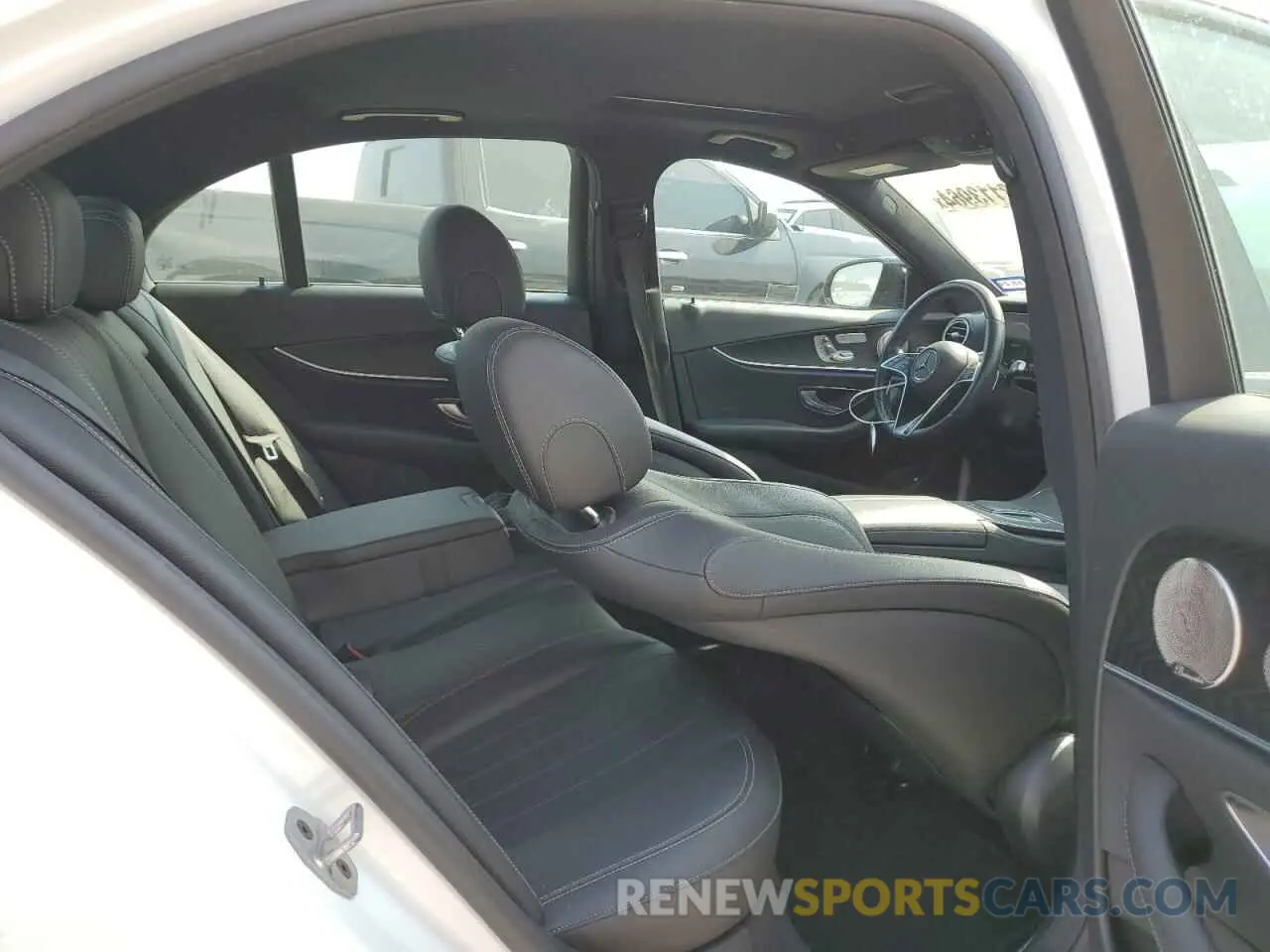 10 fotografías del automóvil dañado W1KZF8DB6NB091678 MERCEDES-BENZ E-CLASS 2022
