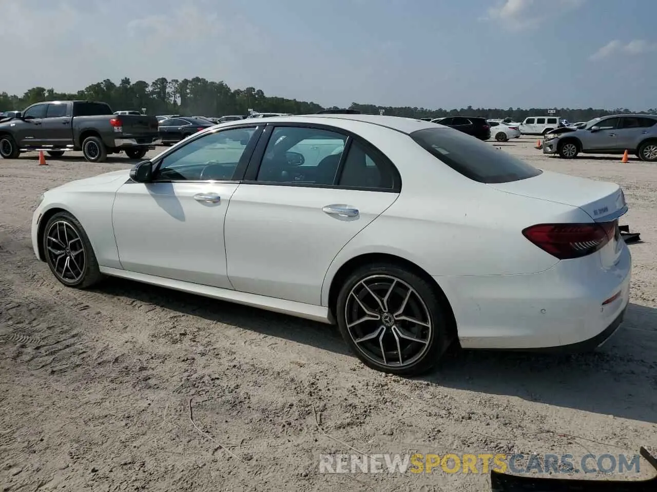 2 fotografías del automóvil dañado W1KZF8DB6NB091678 MERCEDES-BENZ E-CLASS 2022
