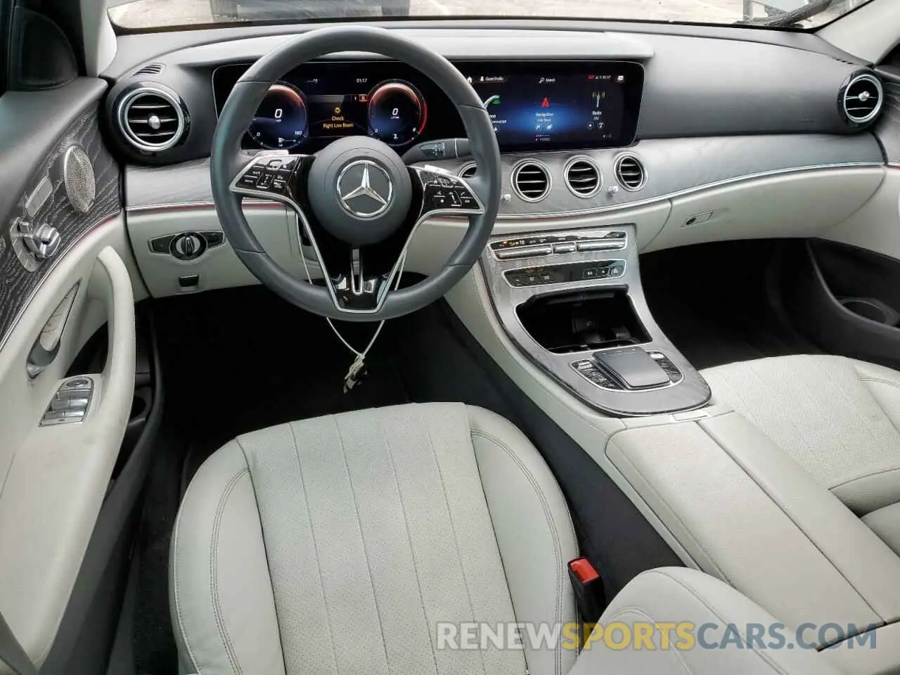 8 fotografías del automóvil dañado W1KZF8DB6NB098663 MERCEDES-BENZ E-CLASS 2022