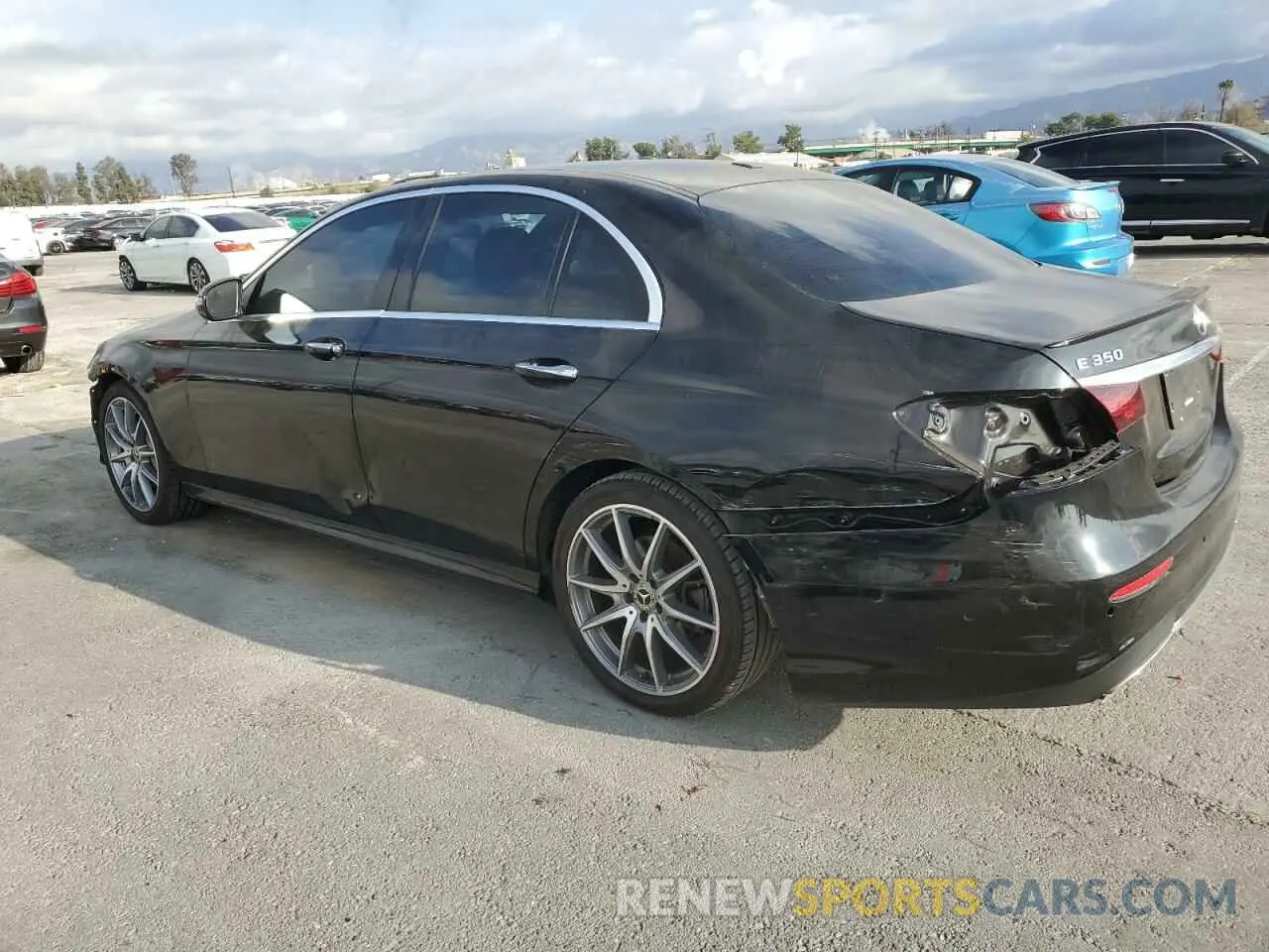 2 fotografías del automóvil dañado W1KZF8DB8NB080388 MERCEDES-BENZ E-CLASS 2022