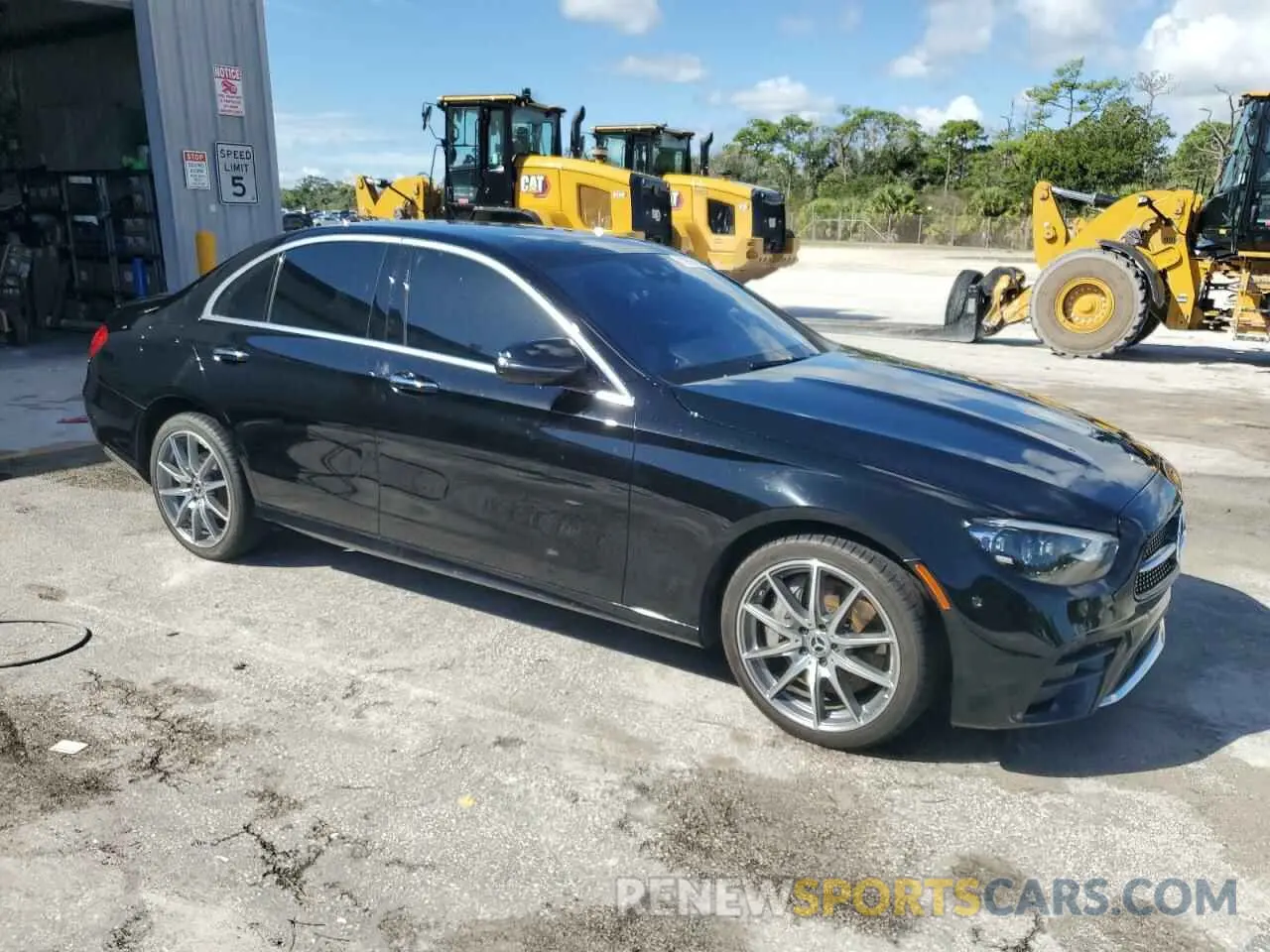 4 fotografías del automóvil dañado W1KZF8DB9NB070677 MERCEDES-BENZ E-CLASS 2022