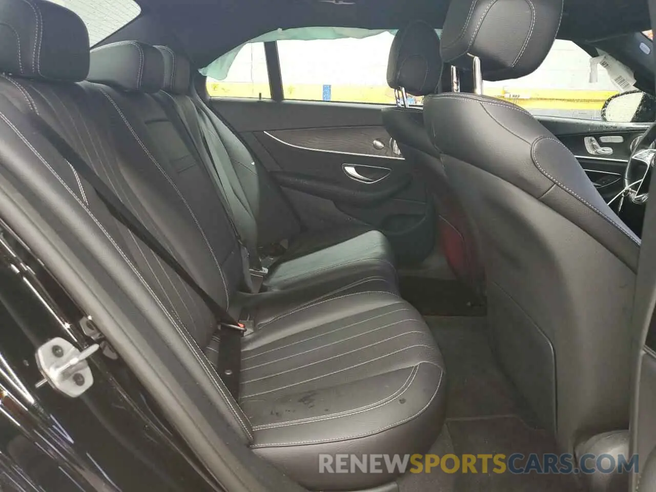 10 fotografías del automóvil dañado W1KZF8DB9NB089343 MERCEDES-BENZ E-CLASS 2022