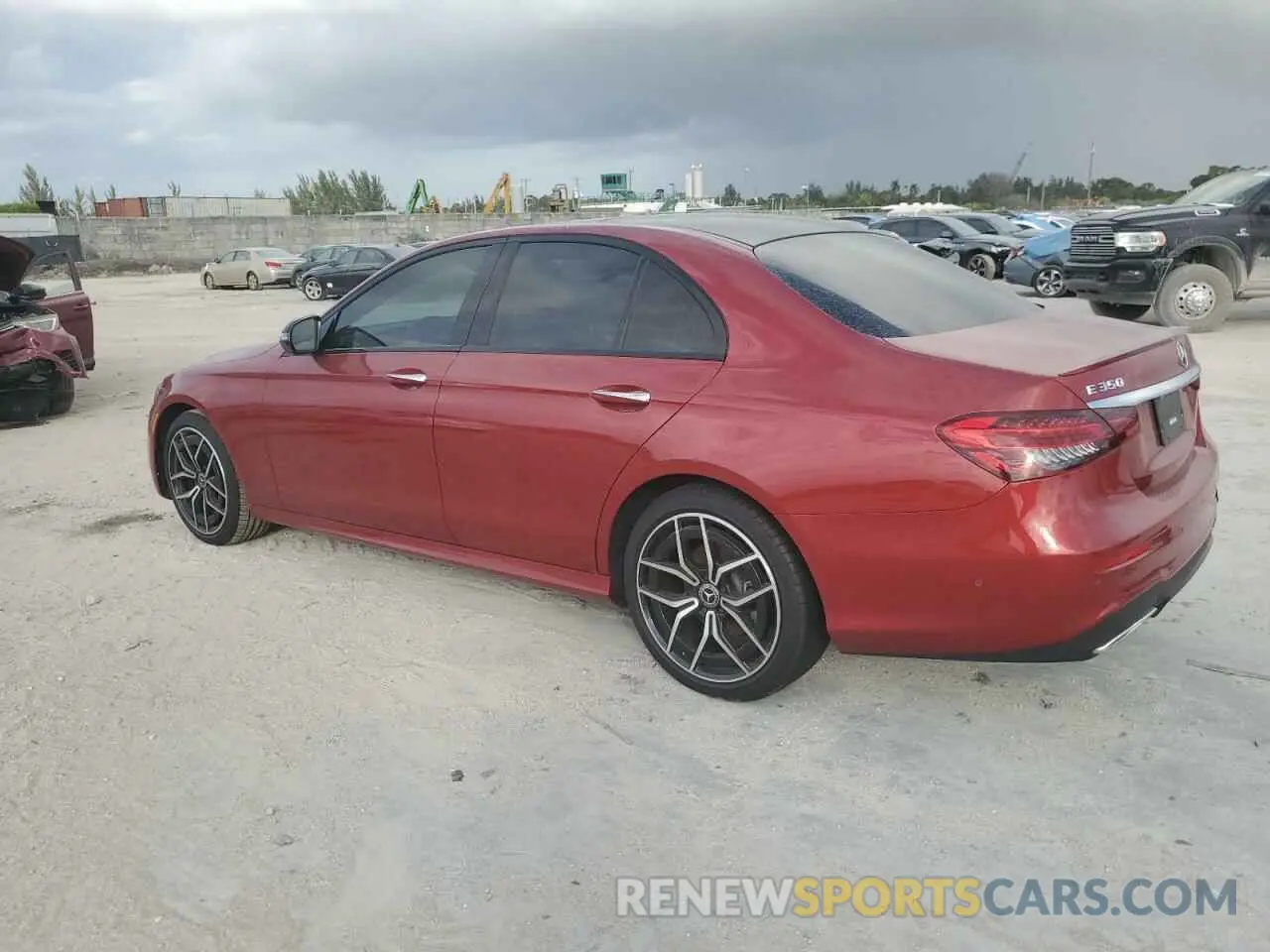 2 fotografías del automóvil dañado W1KZF8DB8PB142861 MERCEDES-BENZ E-CLASS 2023