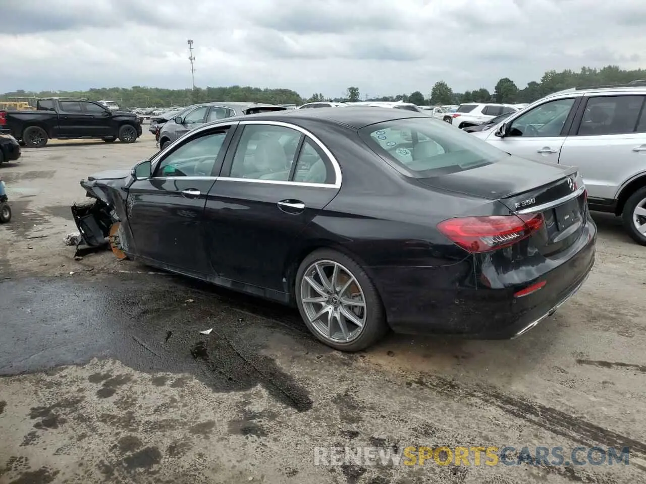 2 fotografías del automóvil dañado W1KZF8EB5PB102588 MERCEDES-BENZ E-CLASS 2023