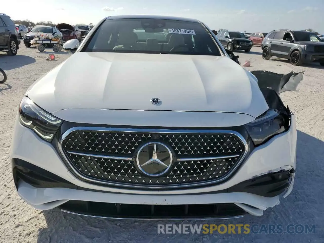 5 fotografías del automóvil dañado W1KLF4HB3RA031877 MERCEDES-BENZ E-CLASS 2024