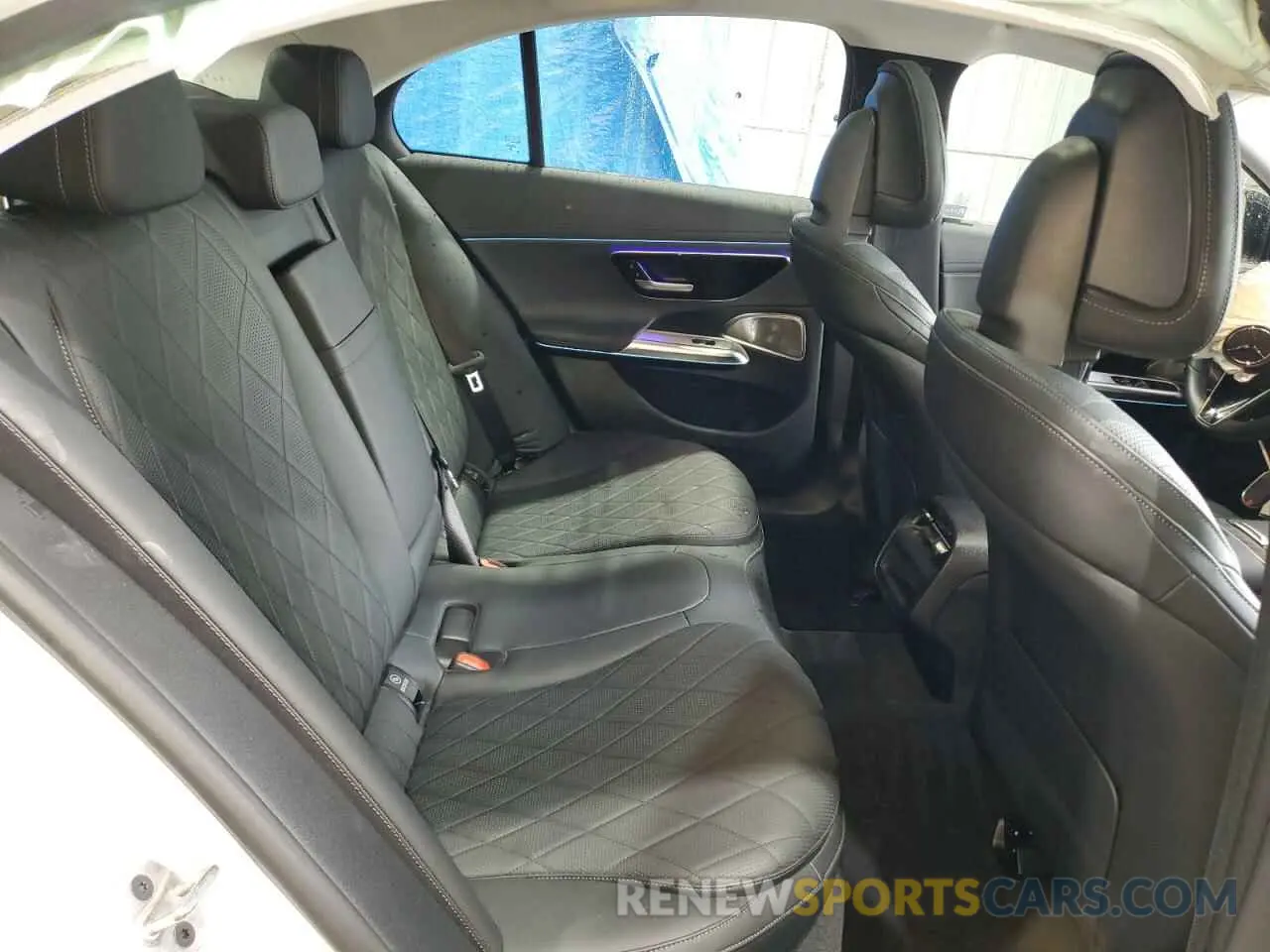 10 fotografías del automóvil dañado W1KLF4HB6RA045241 MERCEDES-BENZ E-CLASS 2024