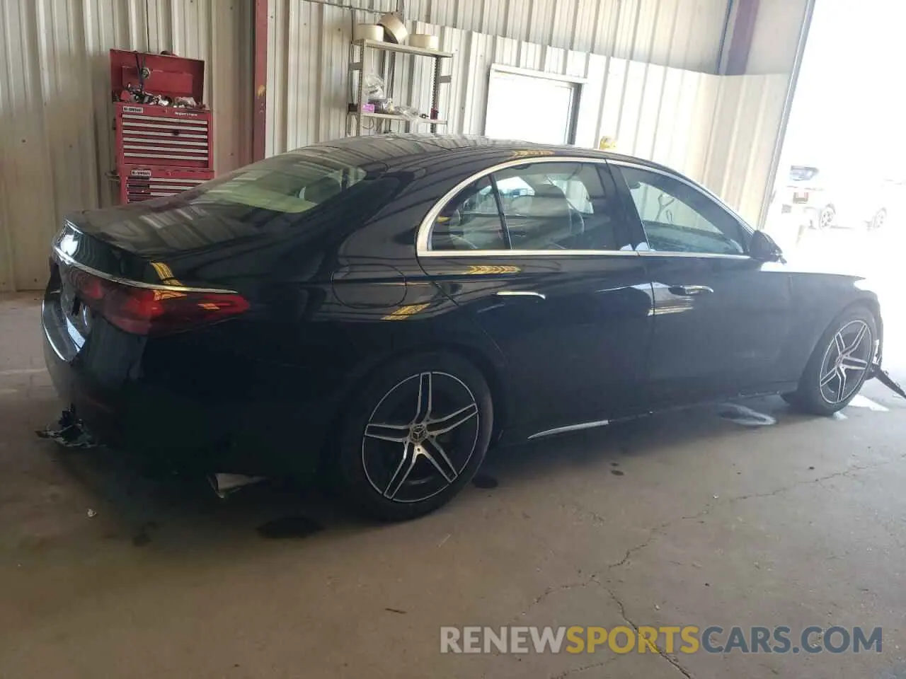 3 fotografías del automóvil dañado W1KLF4GB4SA145846 MERCEDES-BENZ E-CLASS 2025