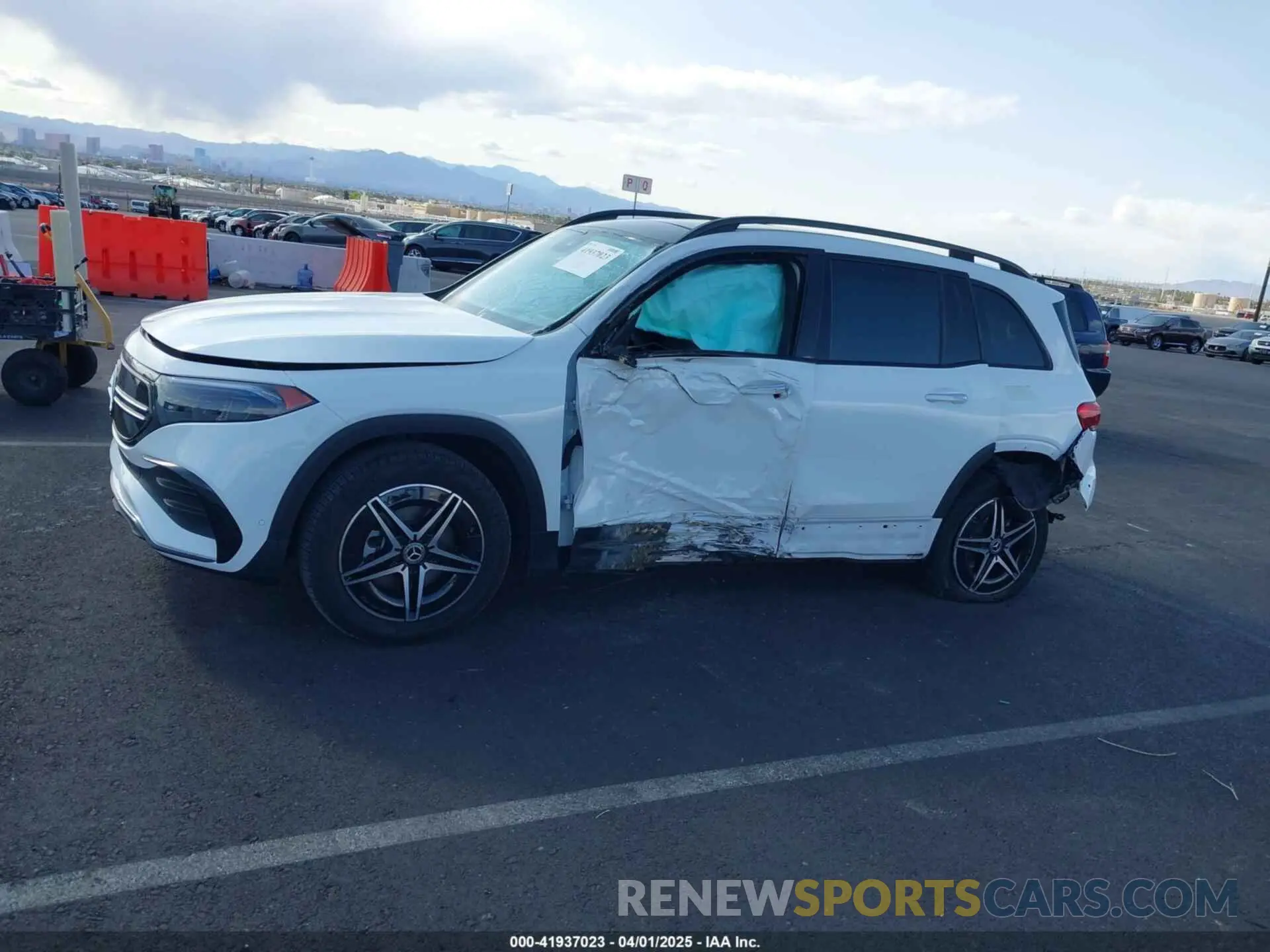 14 fotografías del automóvil dañado W1N9M0KB2PN069692 MERCEDES-BENZ EQB 300 SUV 2023