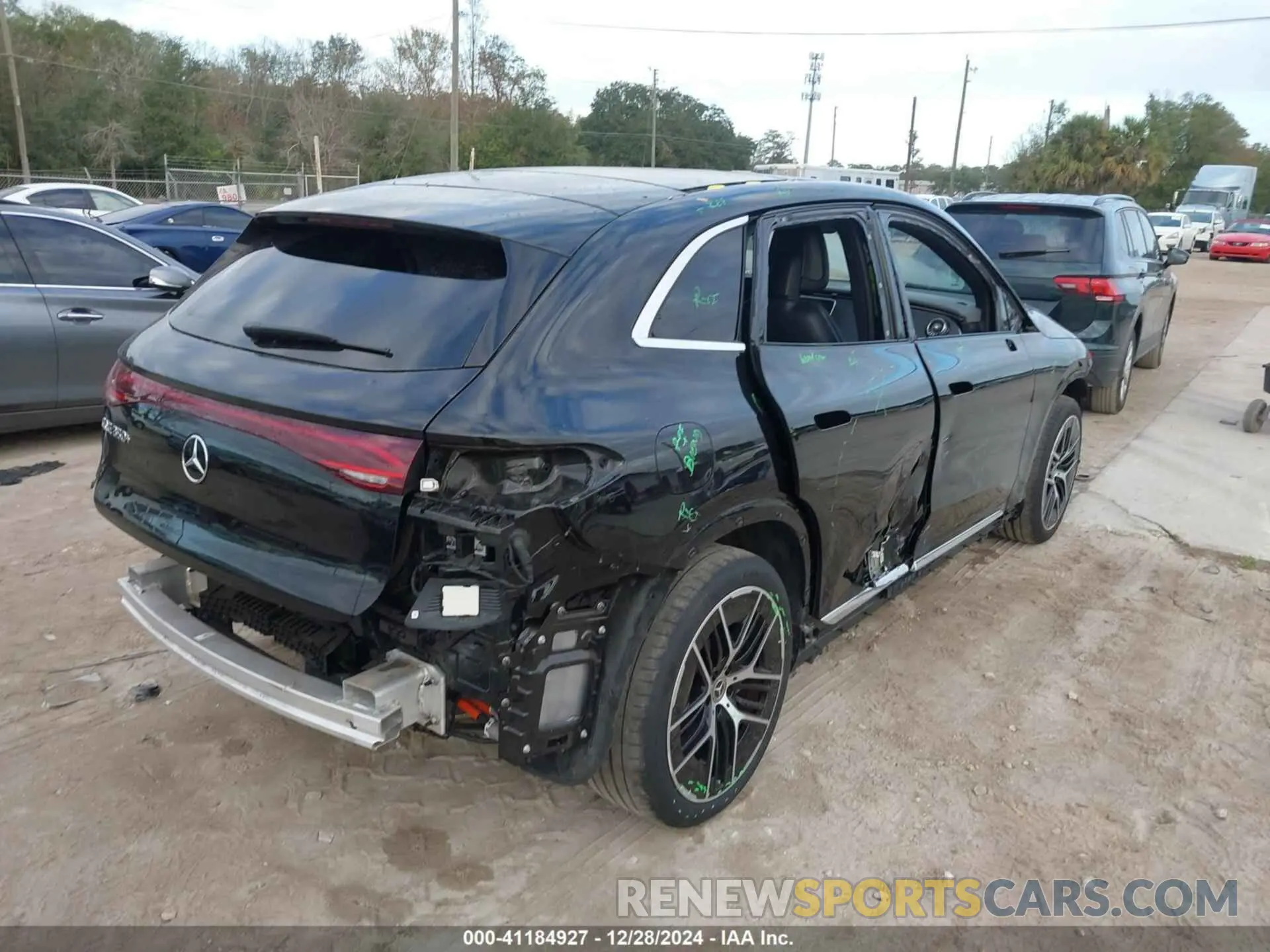 4 fotografías del automóvil dañado 4JGGM2BB0PA014994 MERCEDES-BENZ EQE 350+ SUV 2023