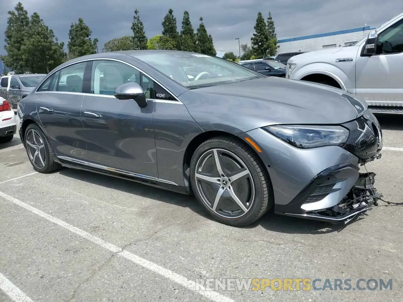 4 fotografías del automóvil dañado W1KEG2BB7RF041916 MERCEDES-BENZ EQE SEDAN 2024