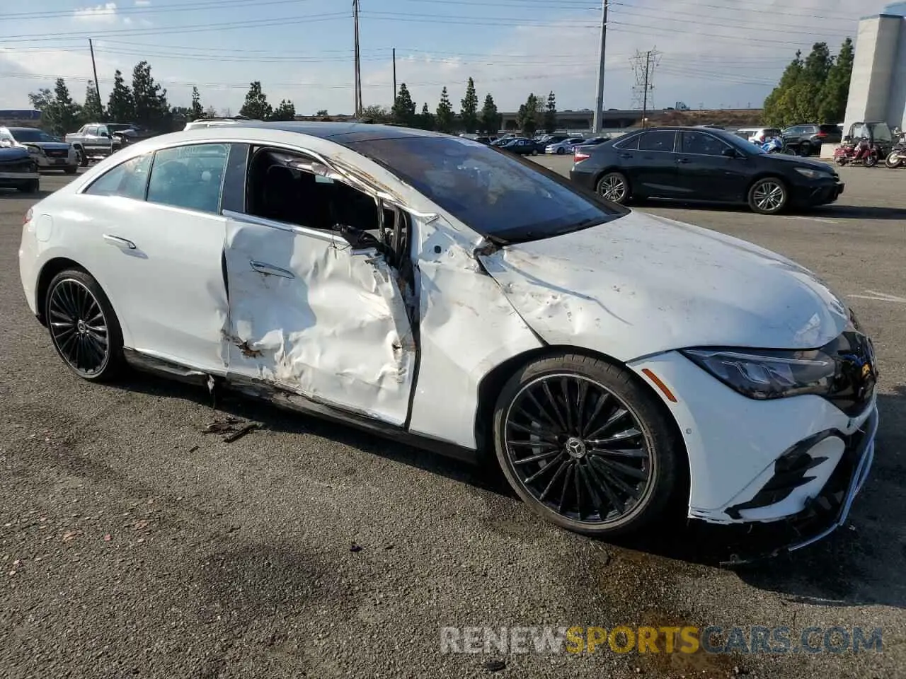 4 fotografías del automóvil dañado W1KEG2CB3RF051566 MERCEDES-BENZ EQE SEDAN 2024