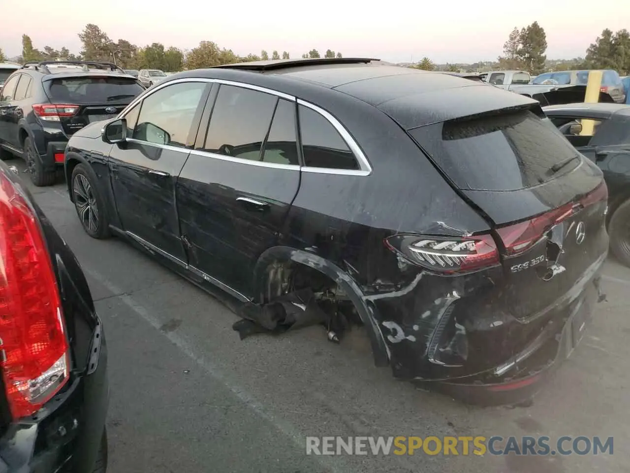 2 fotografías del automóvil dañado 4JGGM1CBXPA011481 MERCEDES-BENZ EQE SUV 35 2023