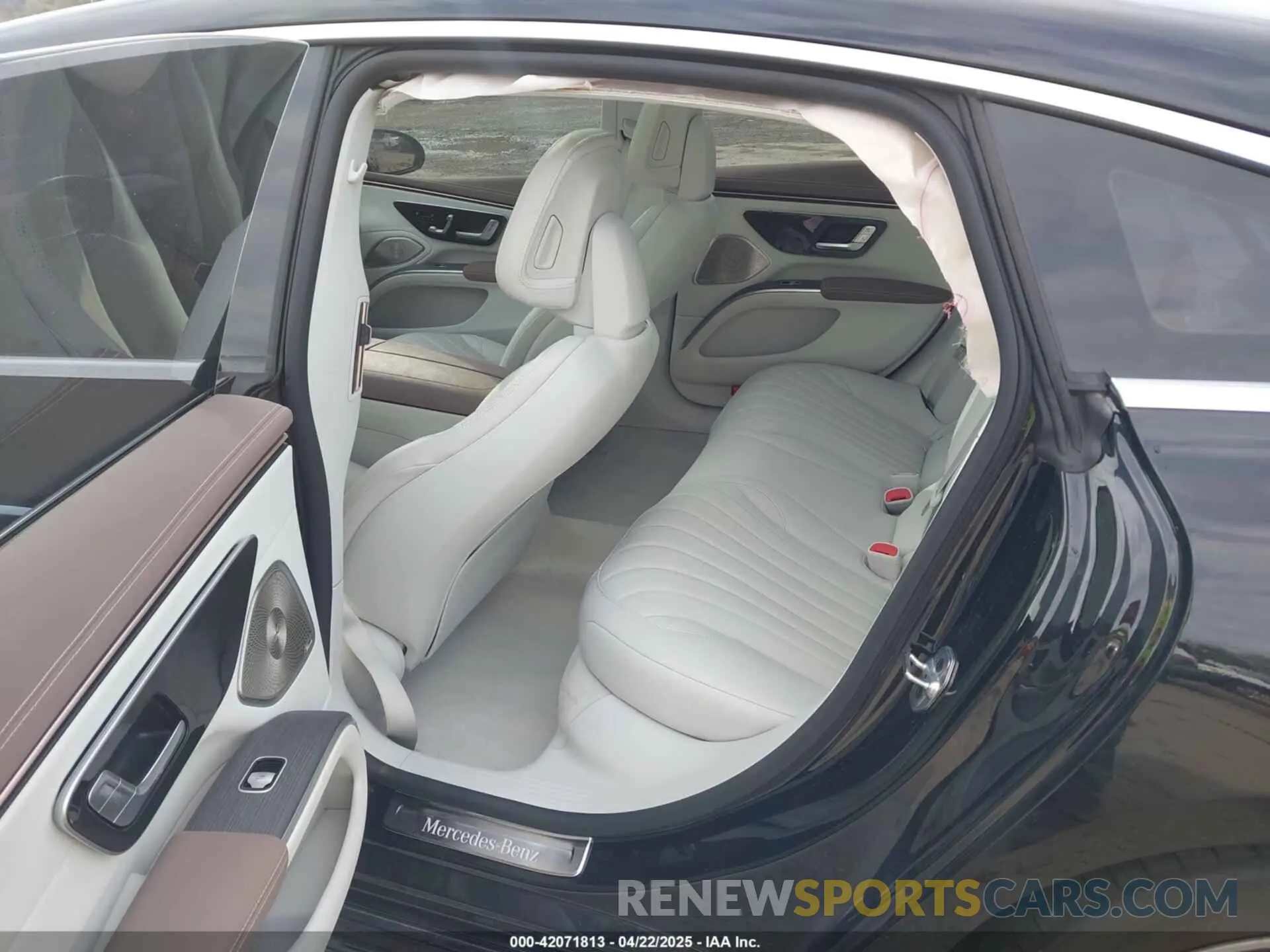 8 fotografías del automóvil dañado W1KCG2DBXPA033128 MERCEDES-BENZ EQS 450+ 2023