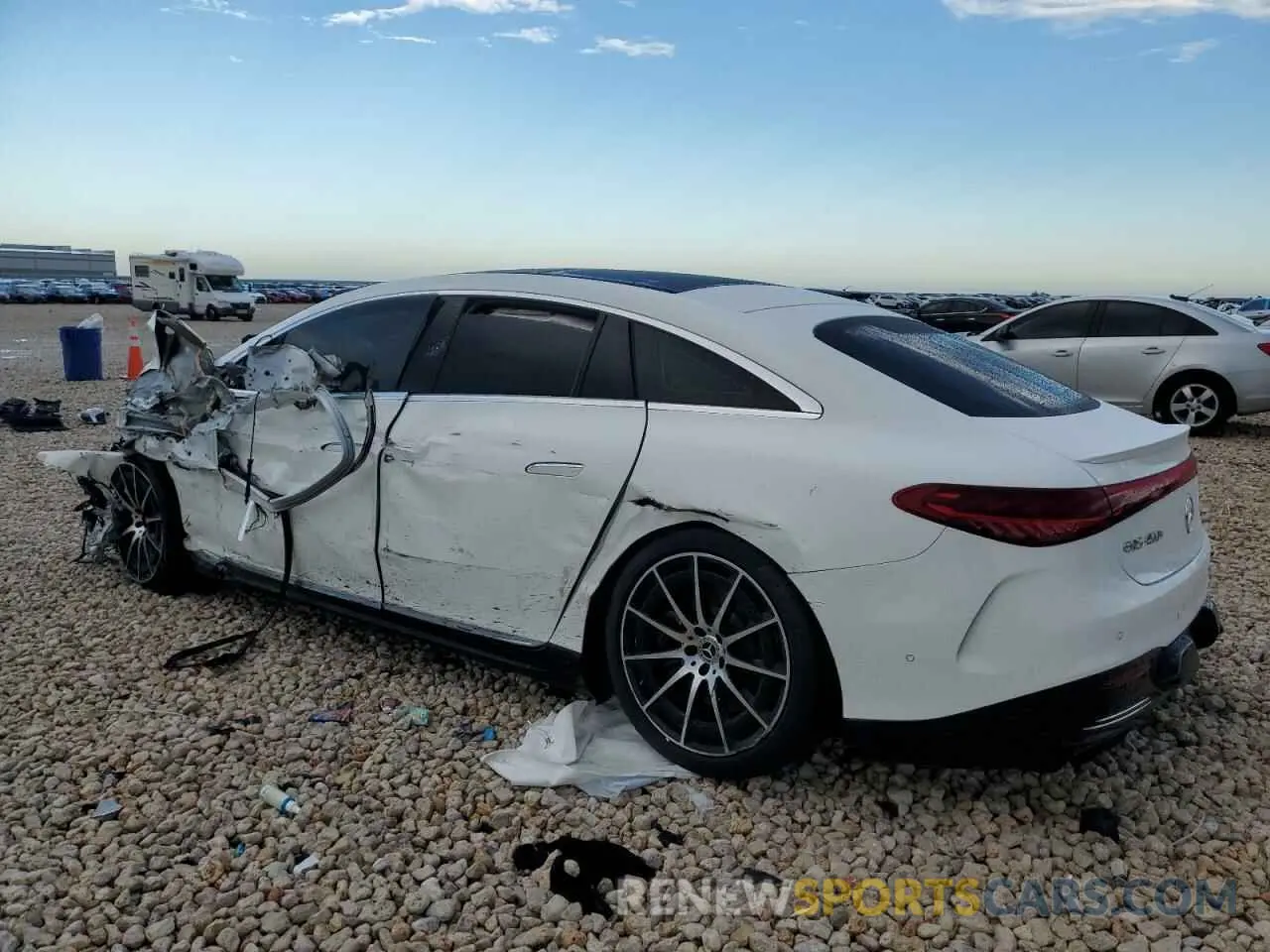 2 fotografías del automóvil dañado W1KCG2DB5RA047442 MERCEDES-BENZ EQS SEDAN 2024