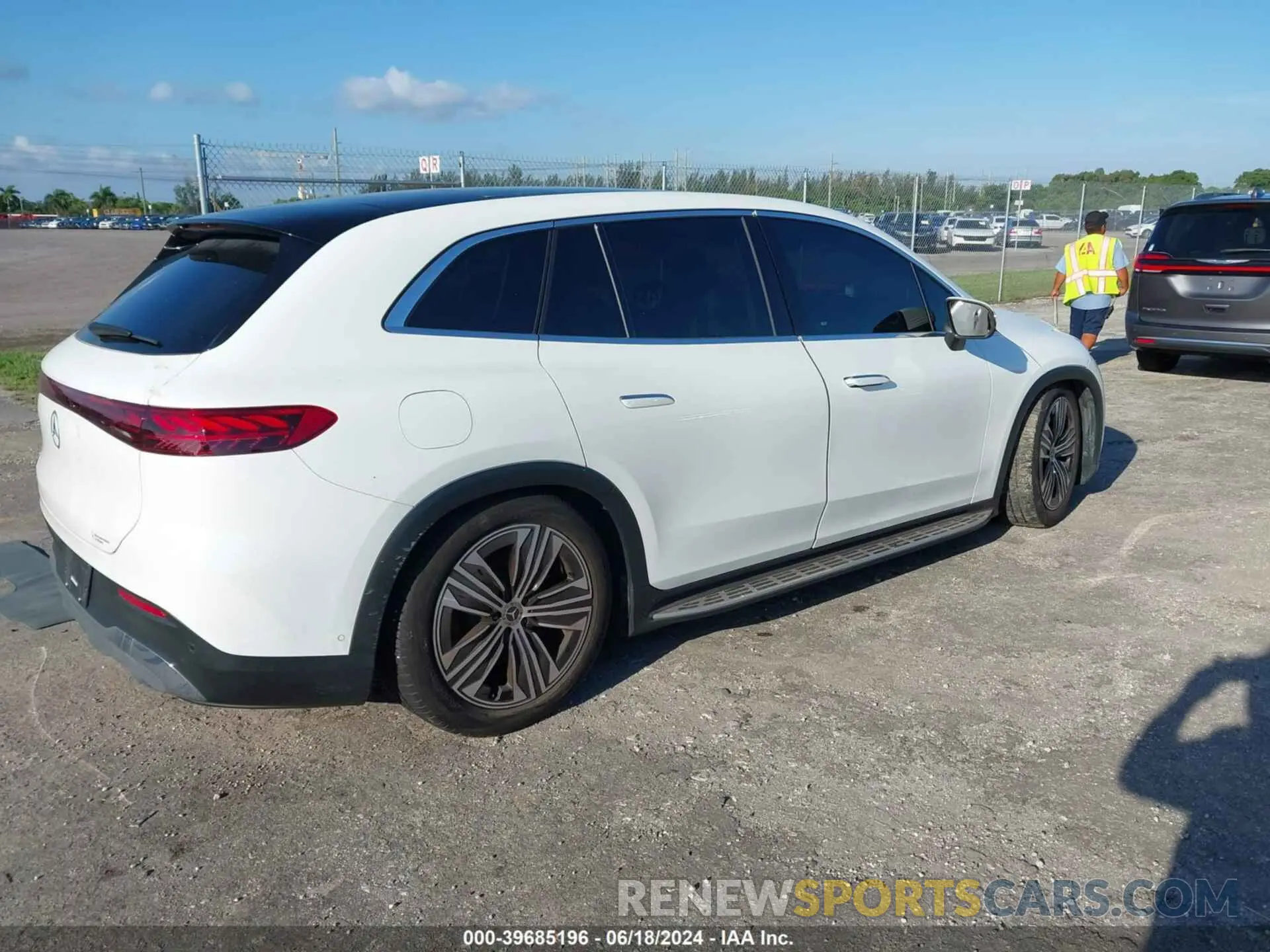 4 fotografías del automóvil dañado 4JGDM2DB4PA014285 MERCEDES-BENZ EQS SUV 2023