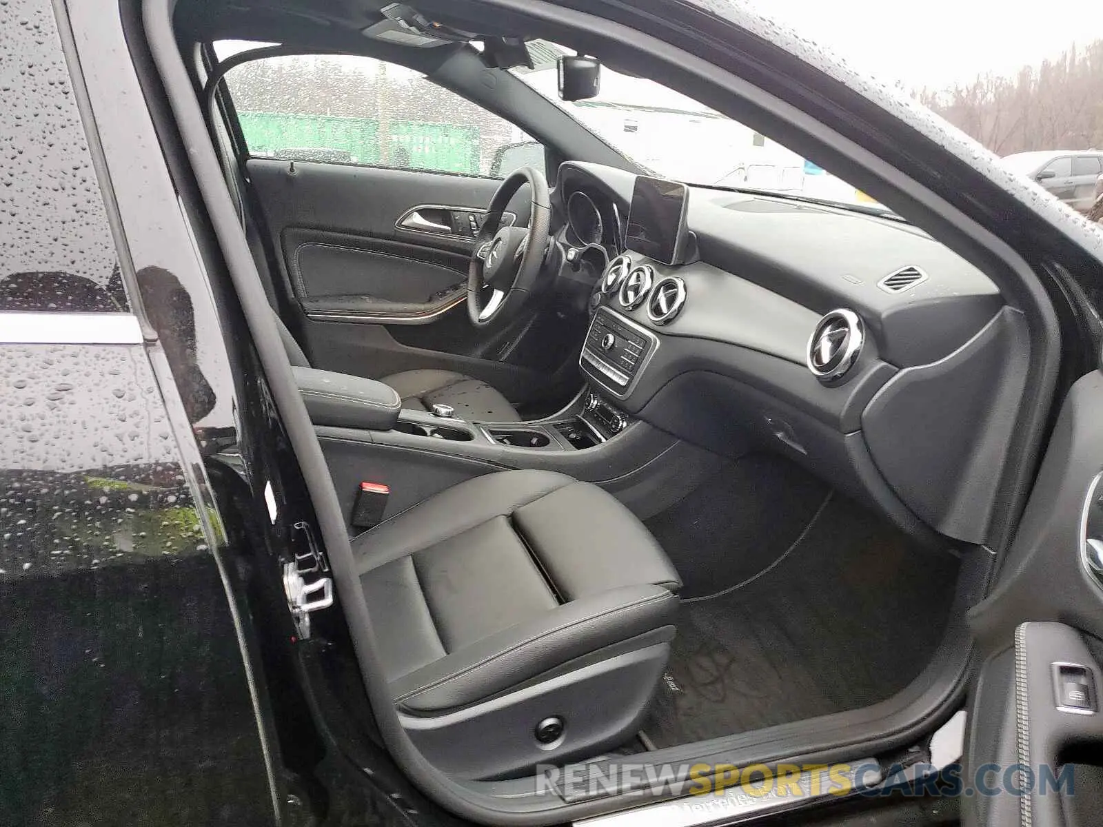 5 fotografías del automóvil dañado WDCTG4GB6KJ599601 MERCEDES-BENZ G CLASS 2019