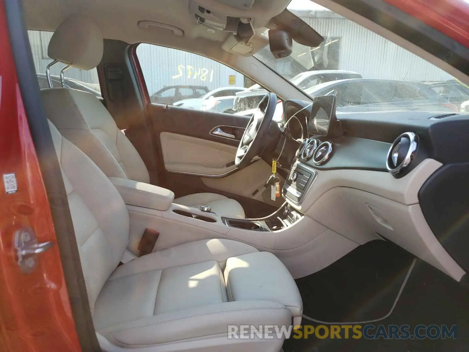 5 fotografías del automóvil dañado WDCTG4GBXKU016994 MERCEDES-BENZ G CLASS 2019