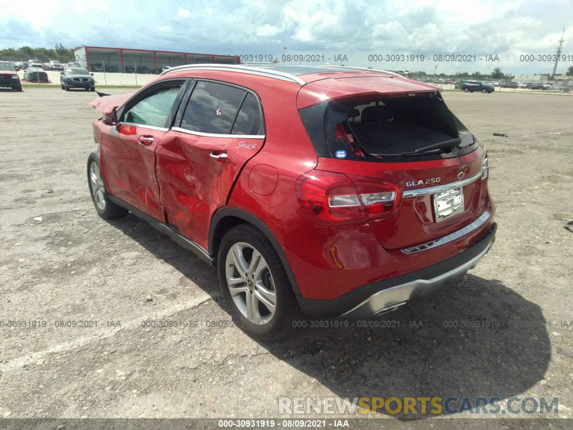 3 fotografías del automóvil dañado WDCTG4EB1KJ618641 MERCEDES-BENZ GLA 2019