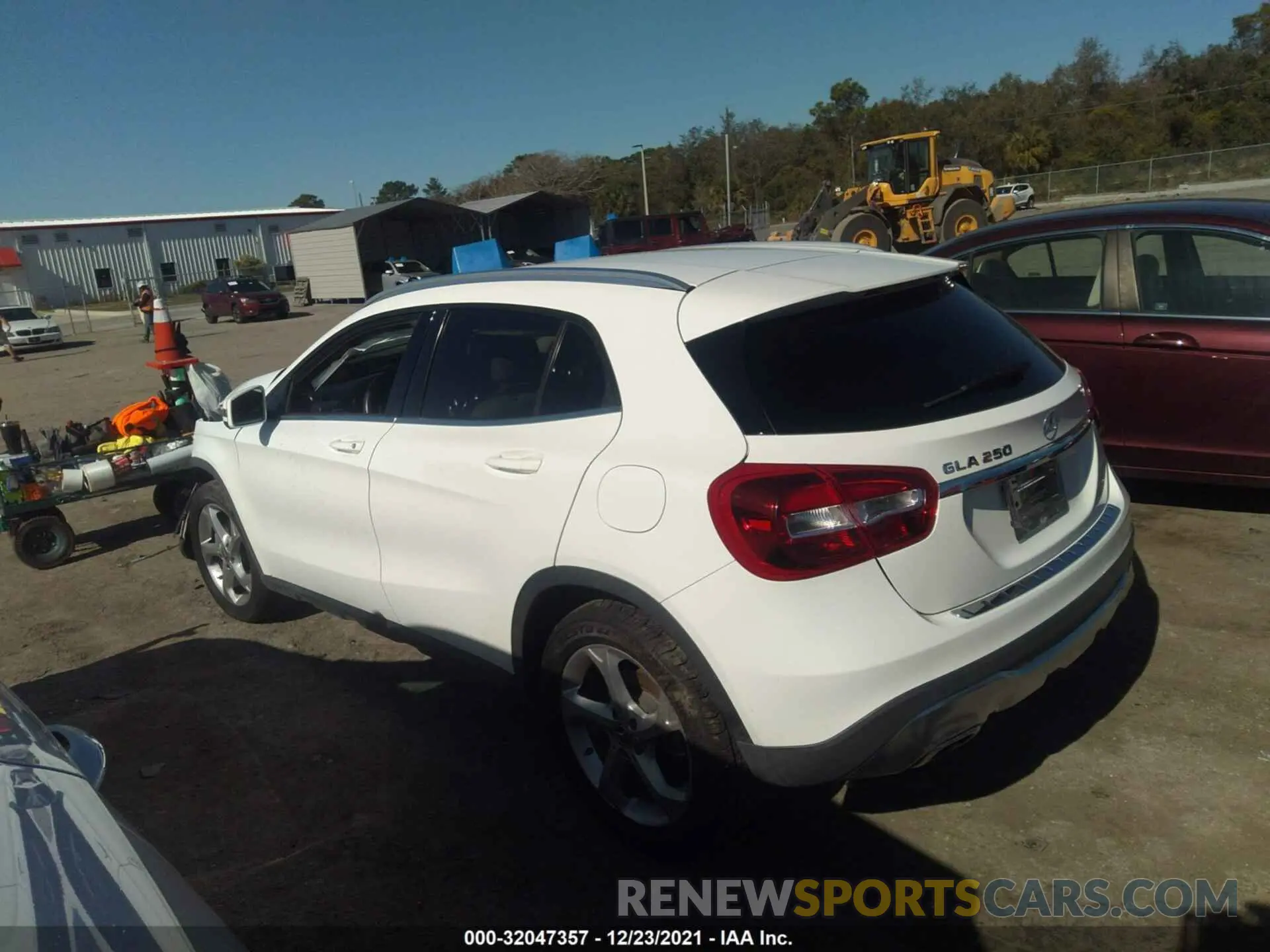 3 fotografías del automóvil dañado WDCTG4EB4KU000387 MERCEDES-BENZ GLA 2019