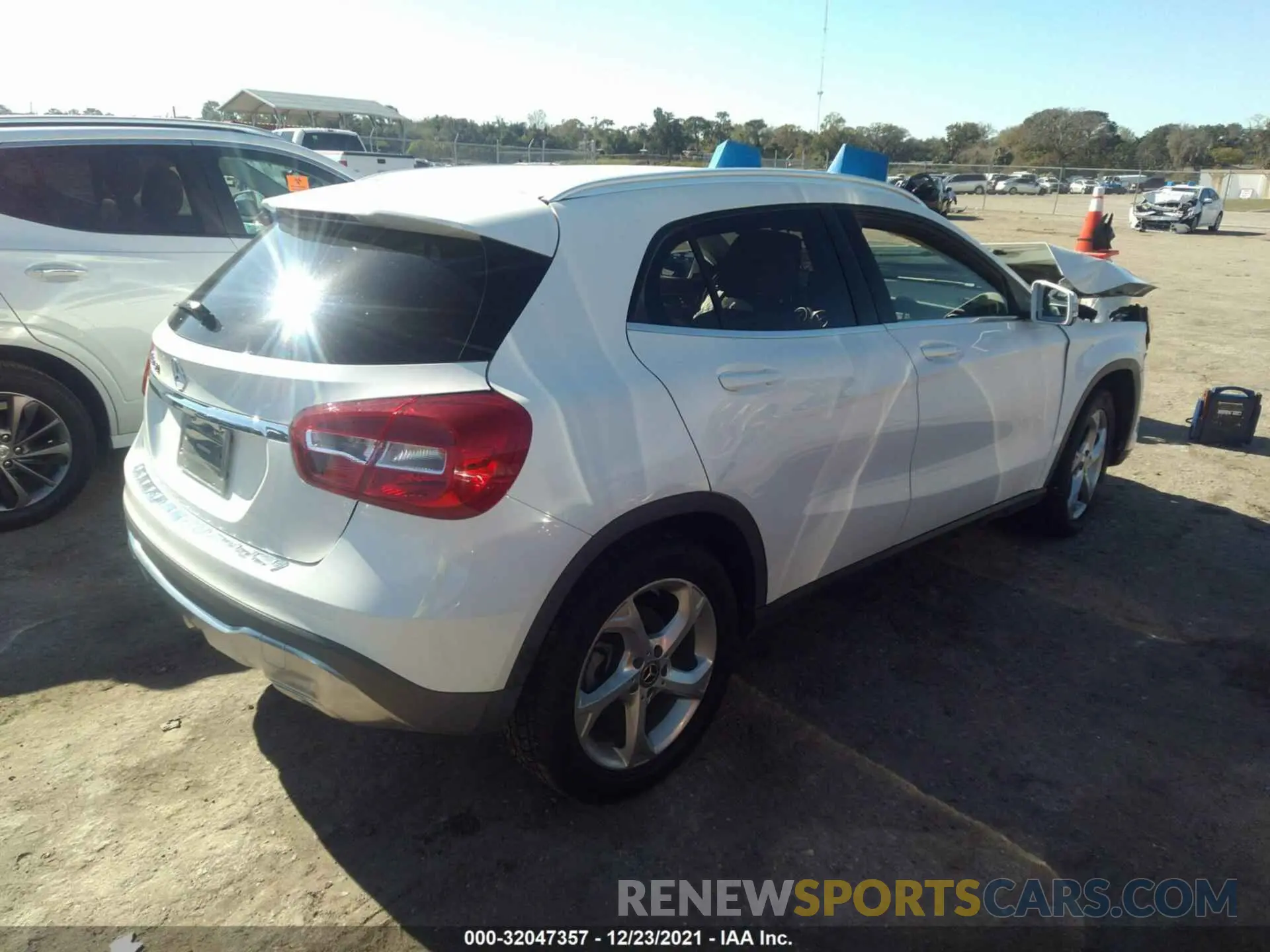 4 fotografías del automóvil dañado WDCTG4EB4KU000387 MERCEDES-BENZ GLA 2019