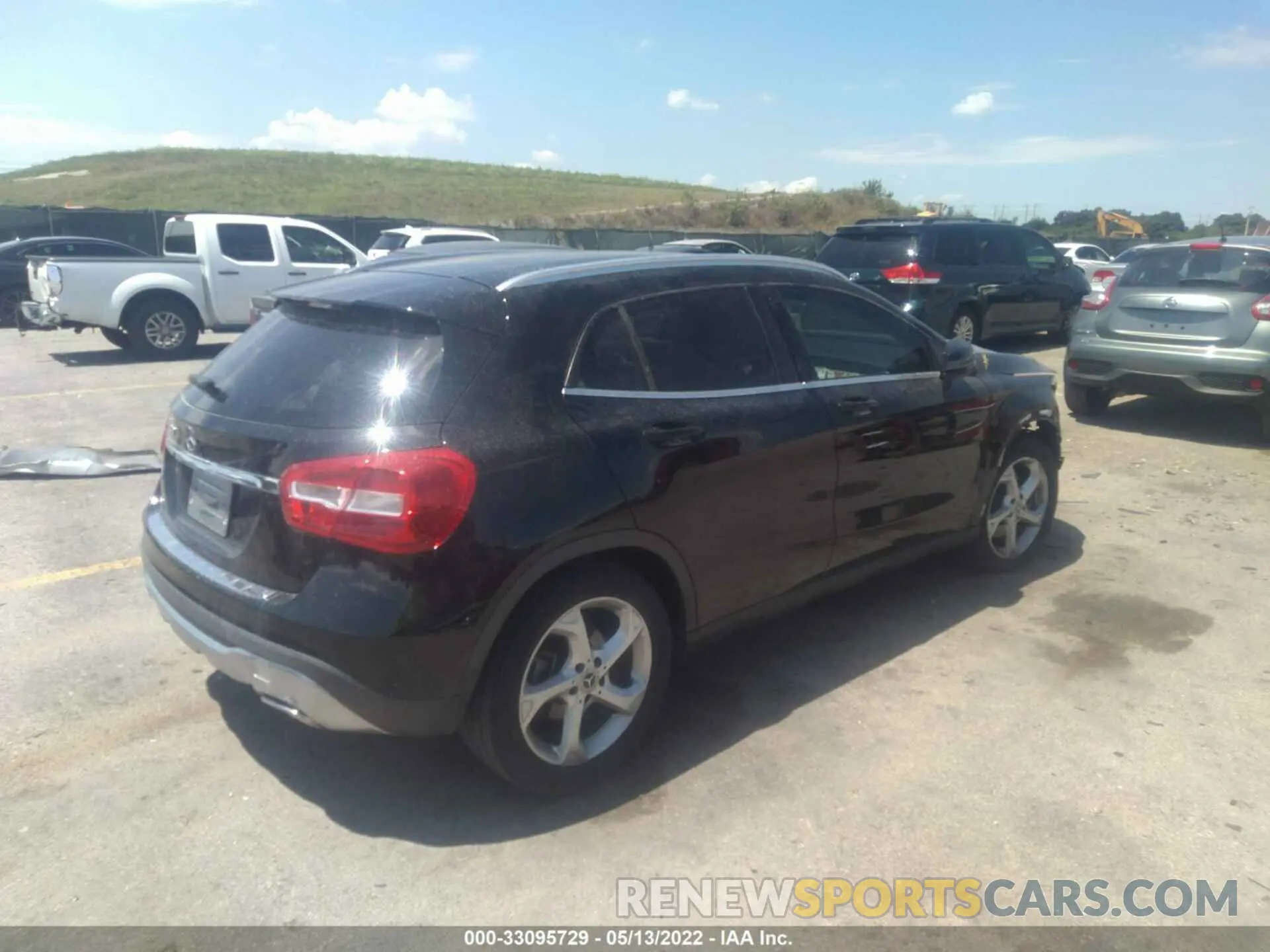 4 fotografías del automóvil dañado WDCTG4EB7KU015045 MERCEDES-BENZ GLA 2019