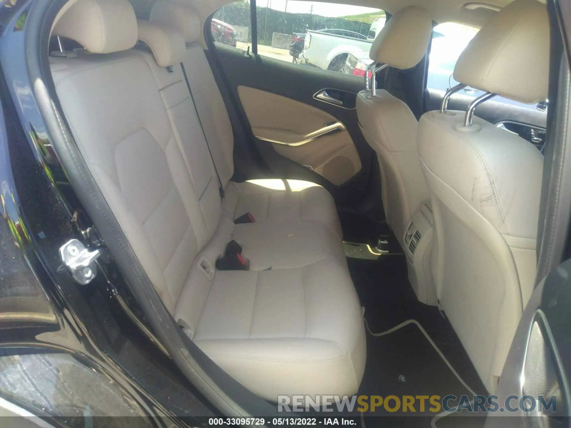 8 fotografías del automóvil dañado WDCTG4EB7KU015045 MERCEDES-BENZ GLA 2019