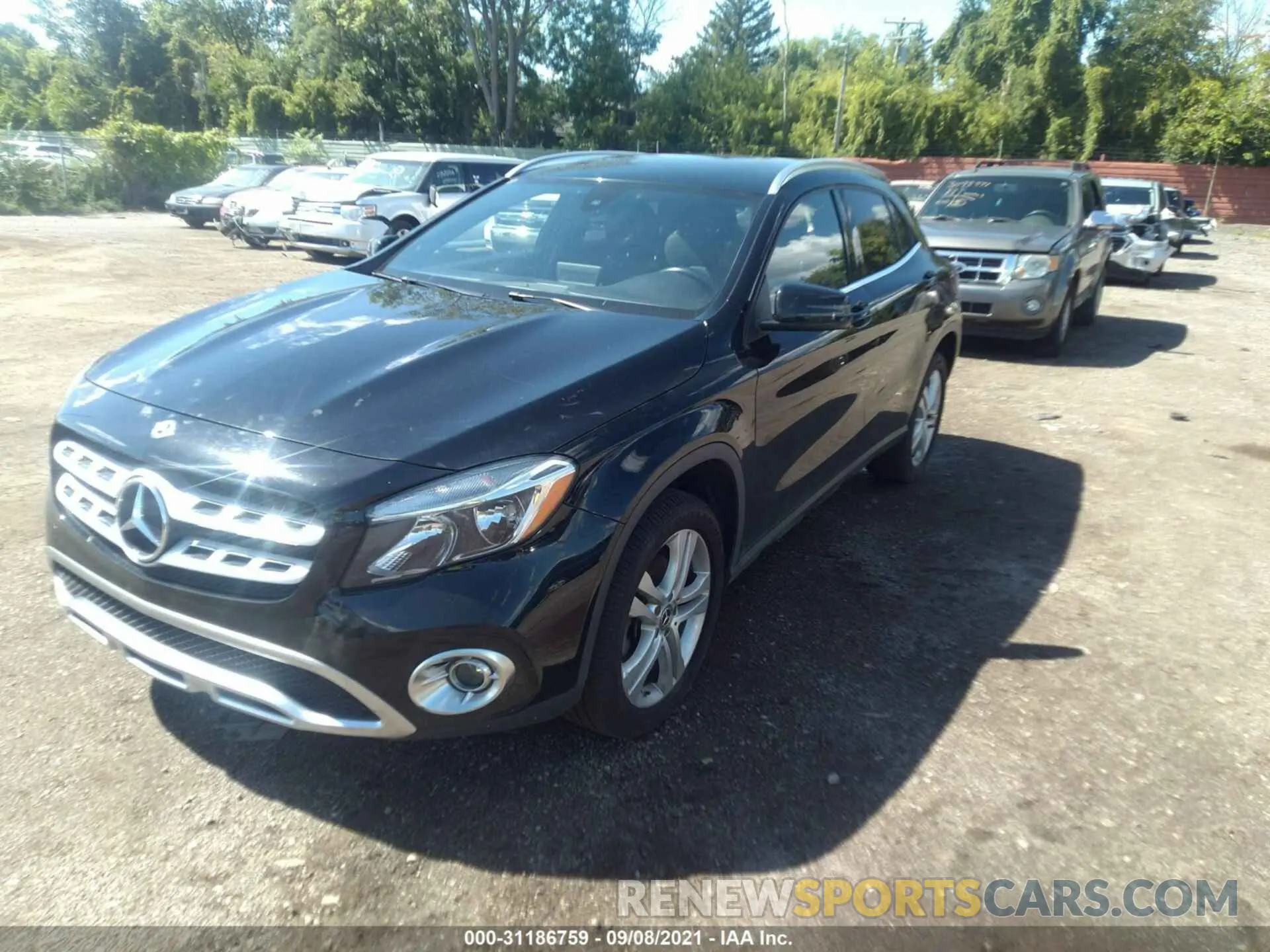 2 fotografías del automóvil dañado WDCTG4GB5KU009810 MERCEDES-BENZ GLA 2019
