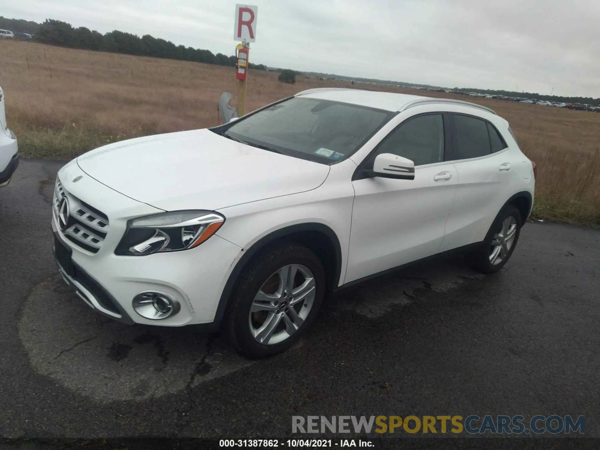 2 fotografías del automóvil dañado WDCTG4GB7KU018444 MERCEDES-BENZ GLA 2019