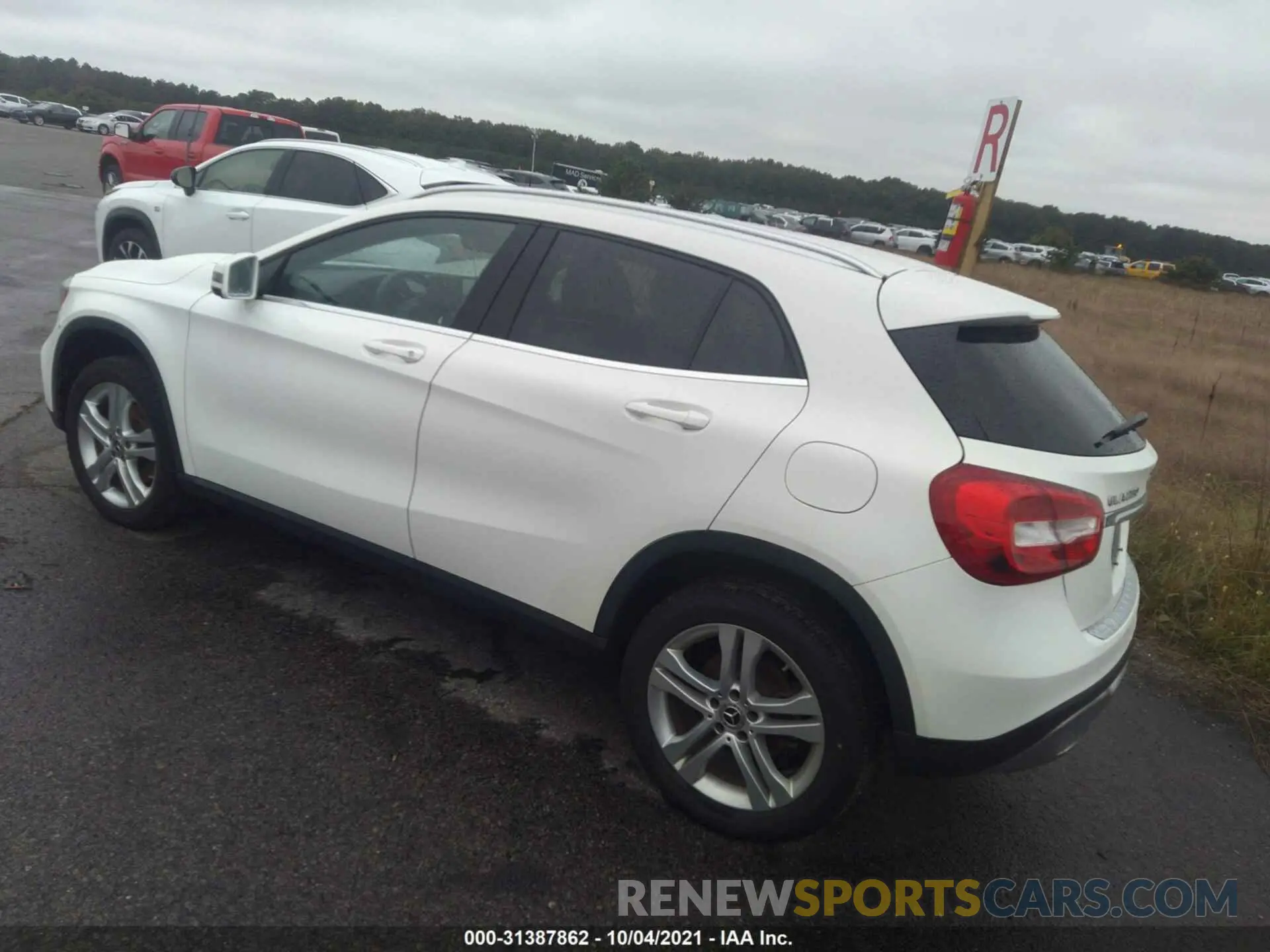 3 fotografías del automóvil dañado WDCTG4GB7KU018444 MERCEDES-BENZ GLA 2019