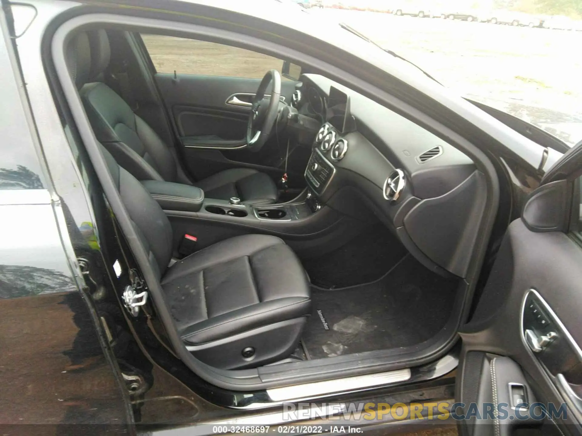 5 fotografías del automóvil dañado WDCTG4EB3LU023287 MERCEDES-BENZ GLA 2020