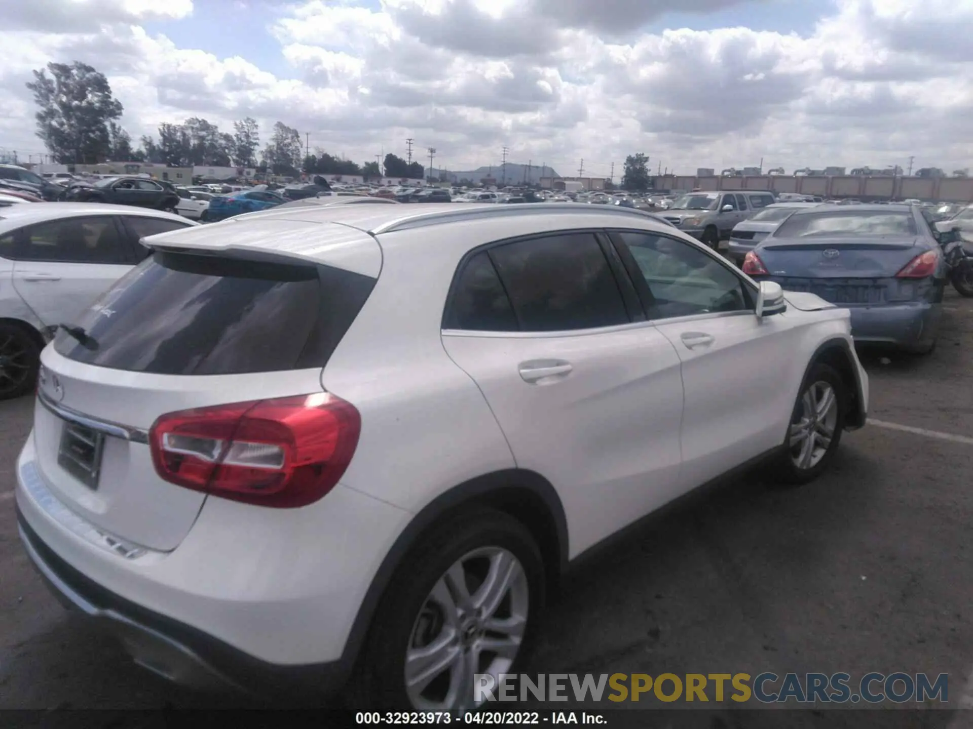 4 fotografías del automóvil dañado WDCTG4EB4LJ690239 MERCEDES-BENZ GLA 2020