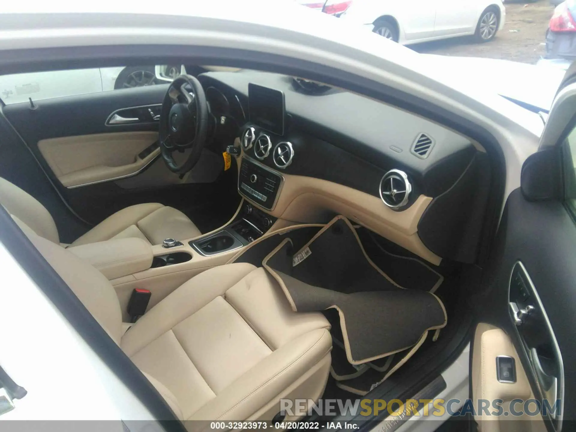 5 fotografías del automóvil dañado WDCTG4EB4LJ690239 MERCEDES-BENZ GLA 2020