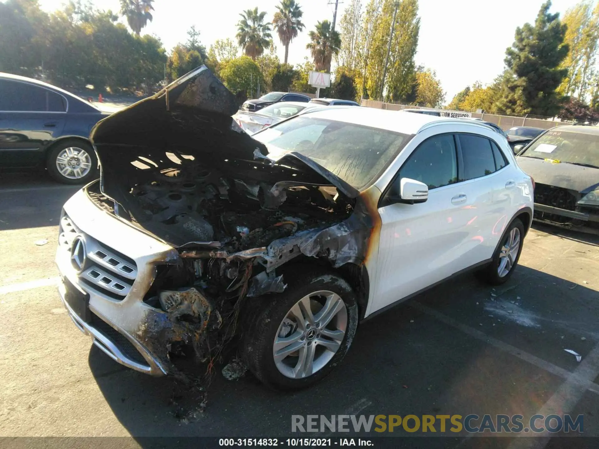2 fotografías del automóvil dañado WDCTG4GB7LU022348 MERCEDES-BENZ GLA 2020