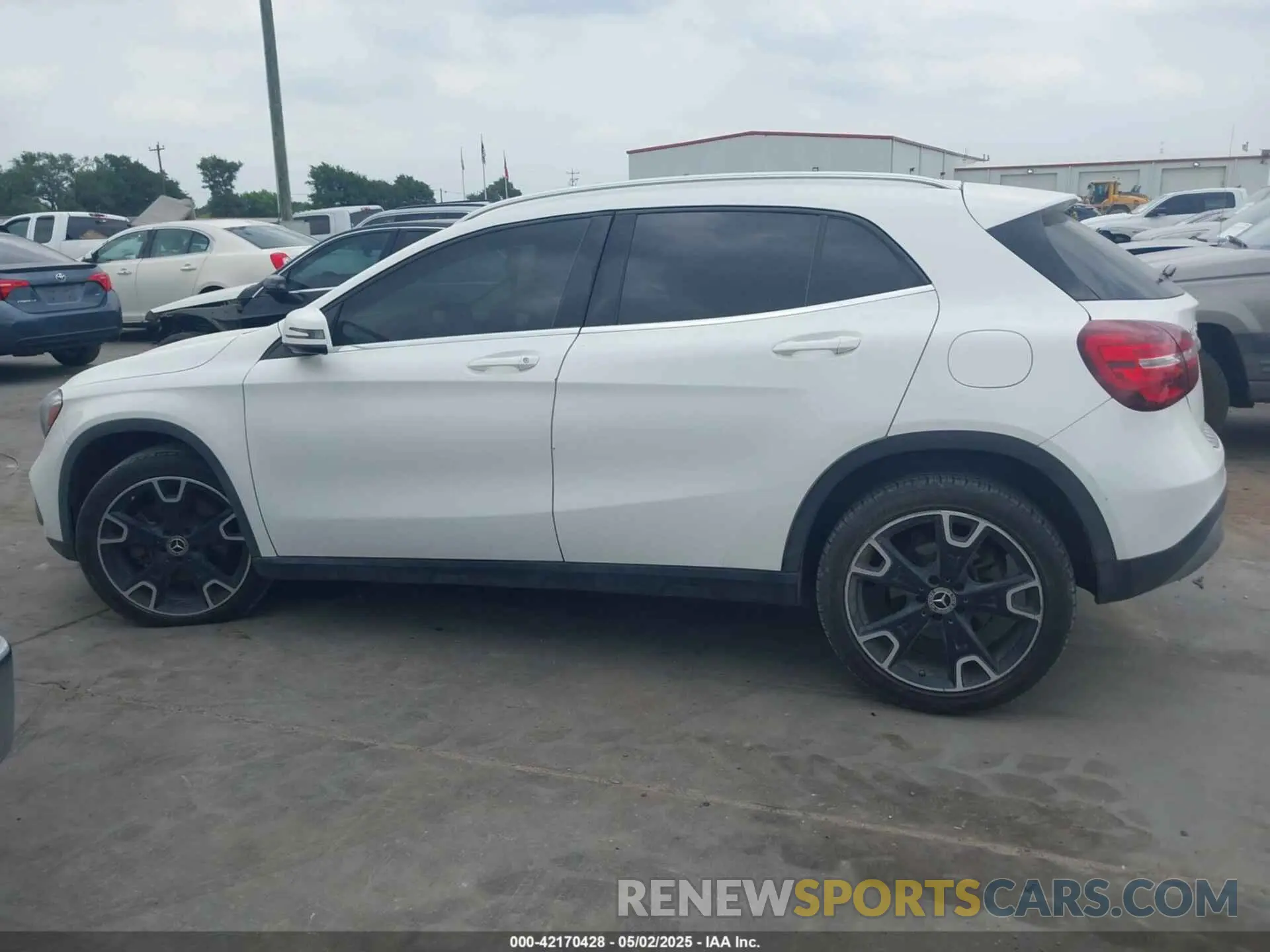 14 fotografías del automóvil dañado WDCTG4EB0KU000628 MERCEDES-BENZ GLA 250 2019