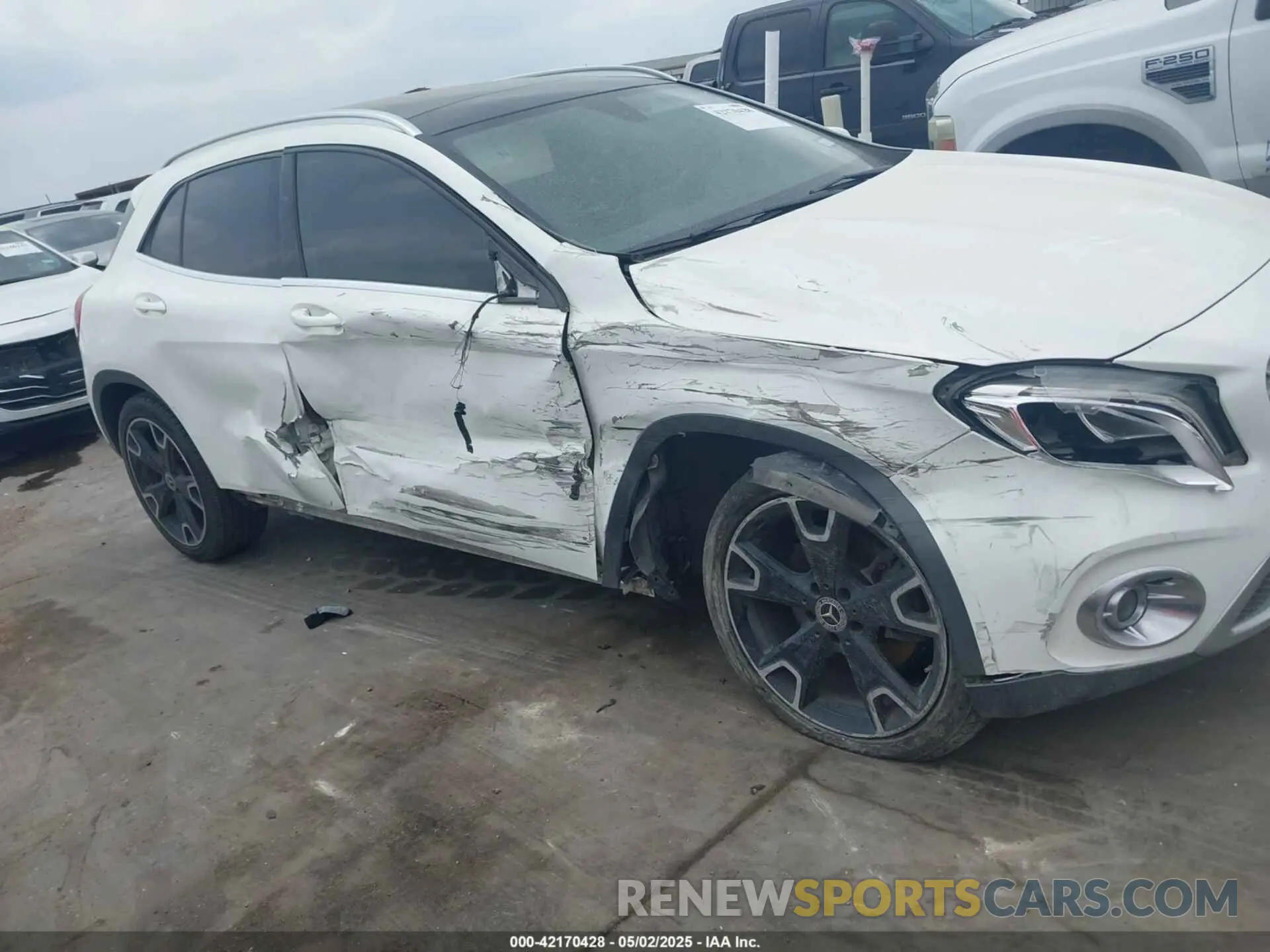 17 fotografías del automóvil dañado WDCTG4EB0KU000628 MERCEDES-BENZ GLA 250 2019