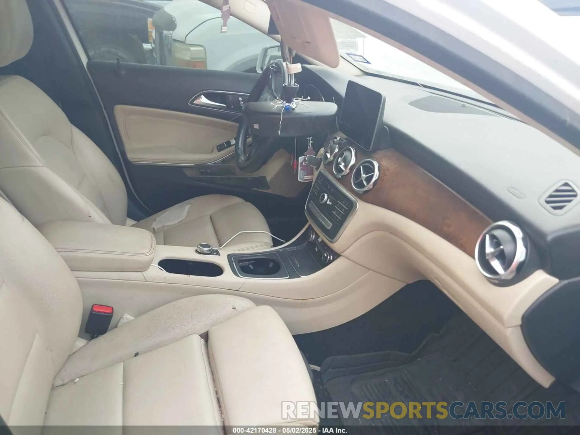 5 fotografías del automóvil dañado WDCTG4EB0KU000628 MERCEDES-BENZ GLA 250 2019