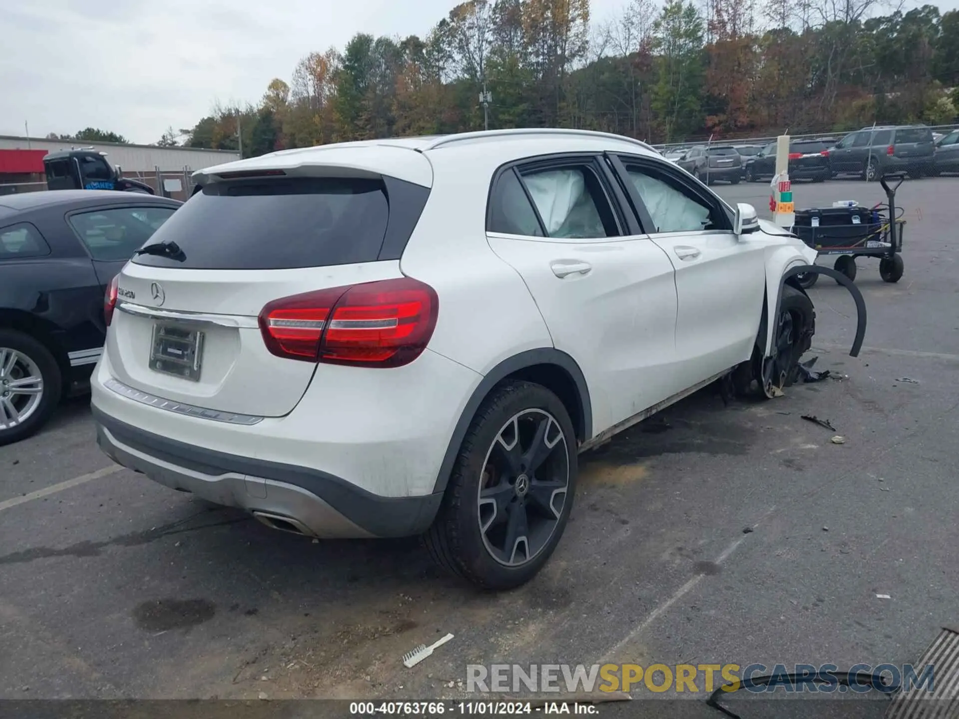 4 fotografías del automóvil dañado WDCTG4EB1KJ550485 MERCEDES-BENZ GLA 250 2019