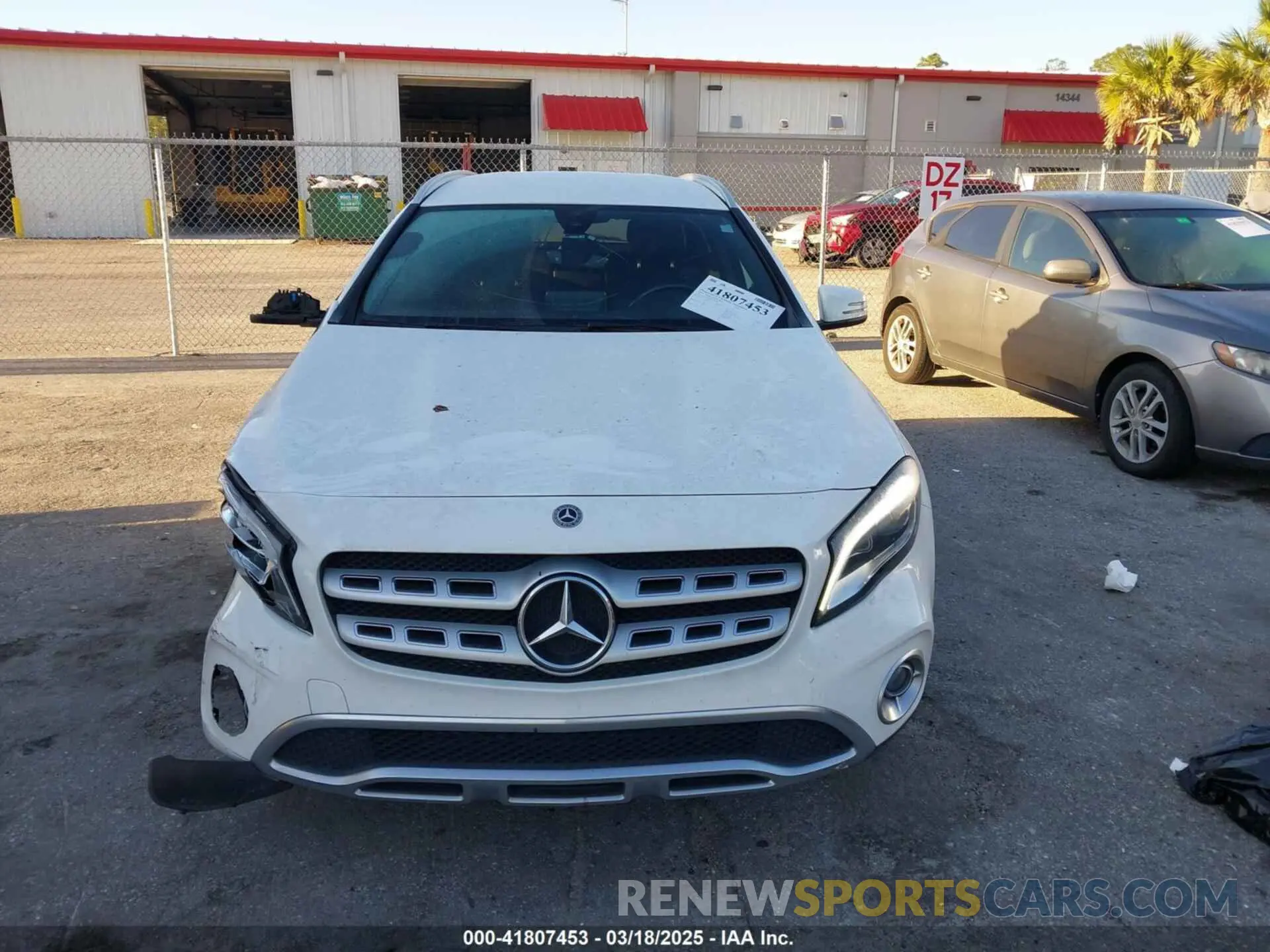 12 fotografías del automóvil dañado WDCTG4EB1KJ551894 MERCEDES-BENZ GLA 250 2019