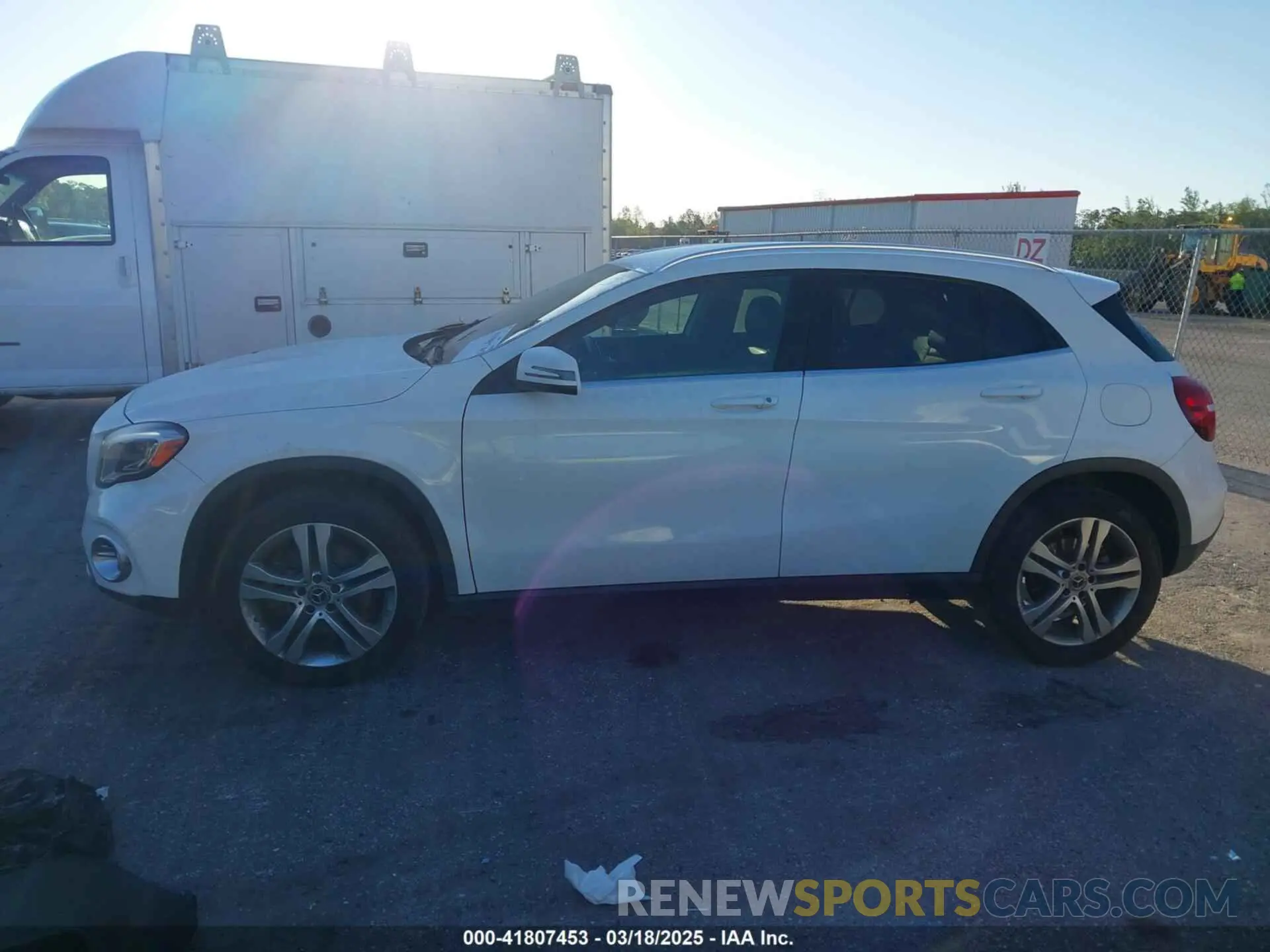 14 fotografías del automóvil dañado WDCTG4EB1KJ551894 MERCEDES-BENZ GLA 250 2019