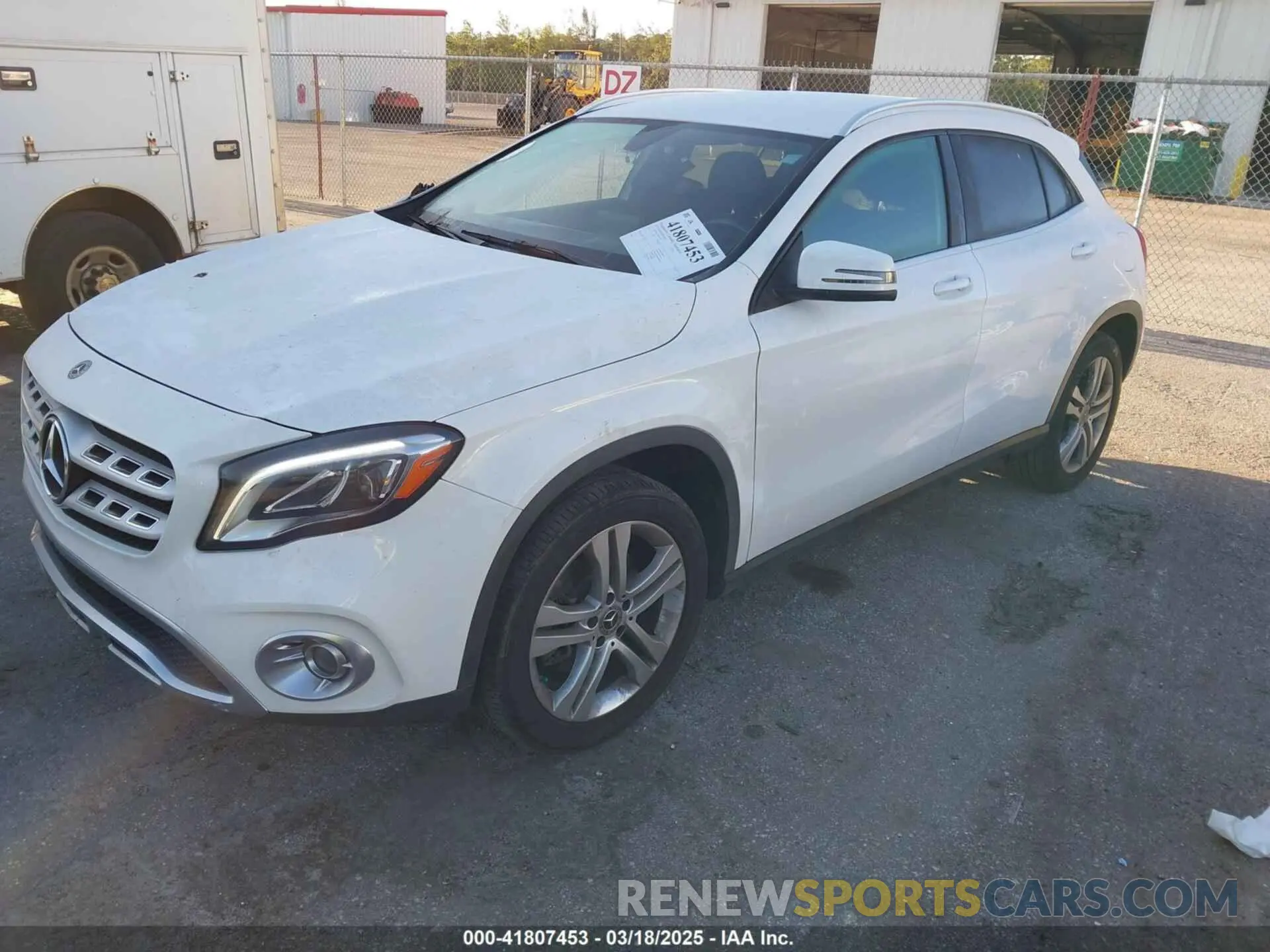 2 fotografías del automóvil dañado WDCTG4EB1KJ551894 MERCEDES-BENZ GLA 250 2019