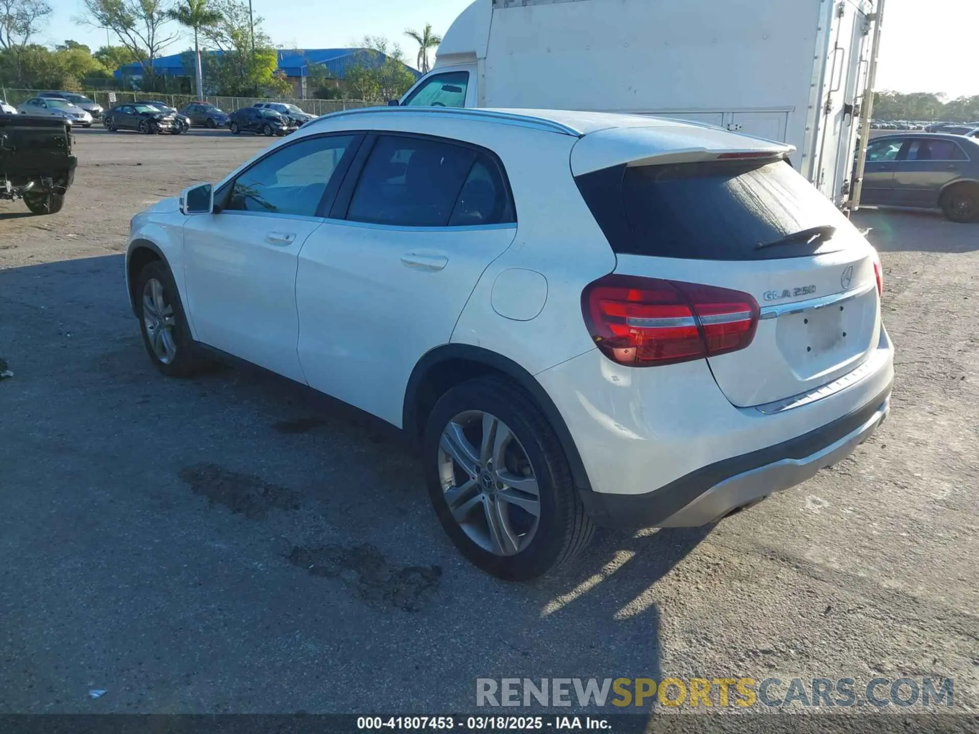 3 fotografías del automóvil dañado WDCTG4EB1KJ551894 MERCEDES-BENZ GLA 250 2019