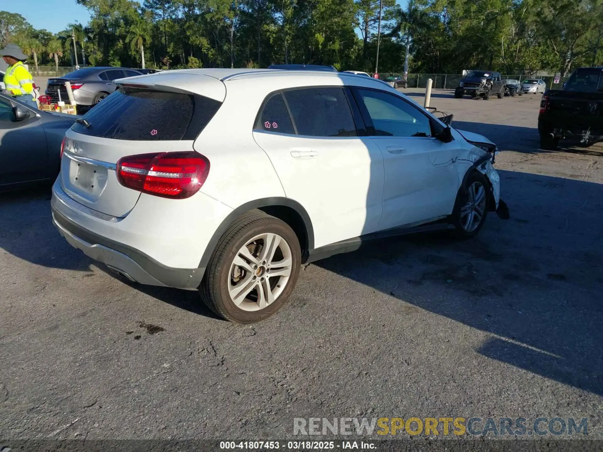 4 fotografías del automóvil dañado WDCTG4EB1KJ551894 MERCEDES-BENZ GLA 250 2019