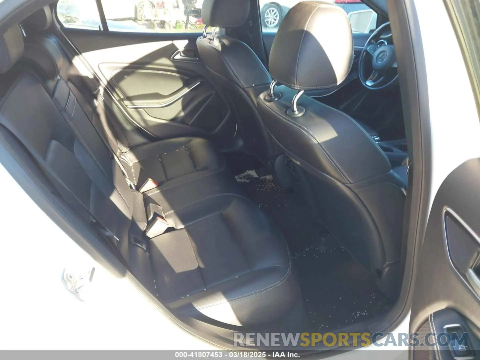 8 fotografías del automóvil dañado WDCTG4EB1KJ551894 MERCEDES-BENZ GLA 250 2019