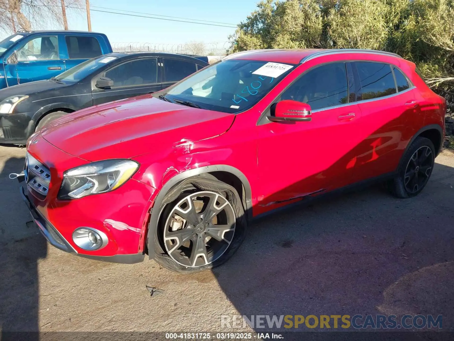 2 fotografías del automóvil dañado WDCTG4EB3KJ548057 MERCEDES-BENZ GLA 250 2019