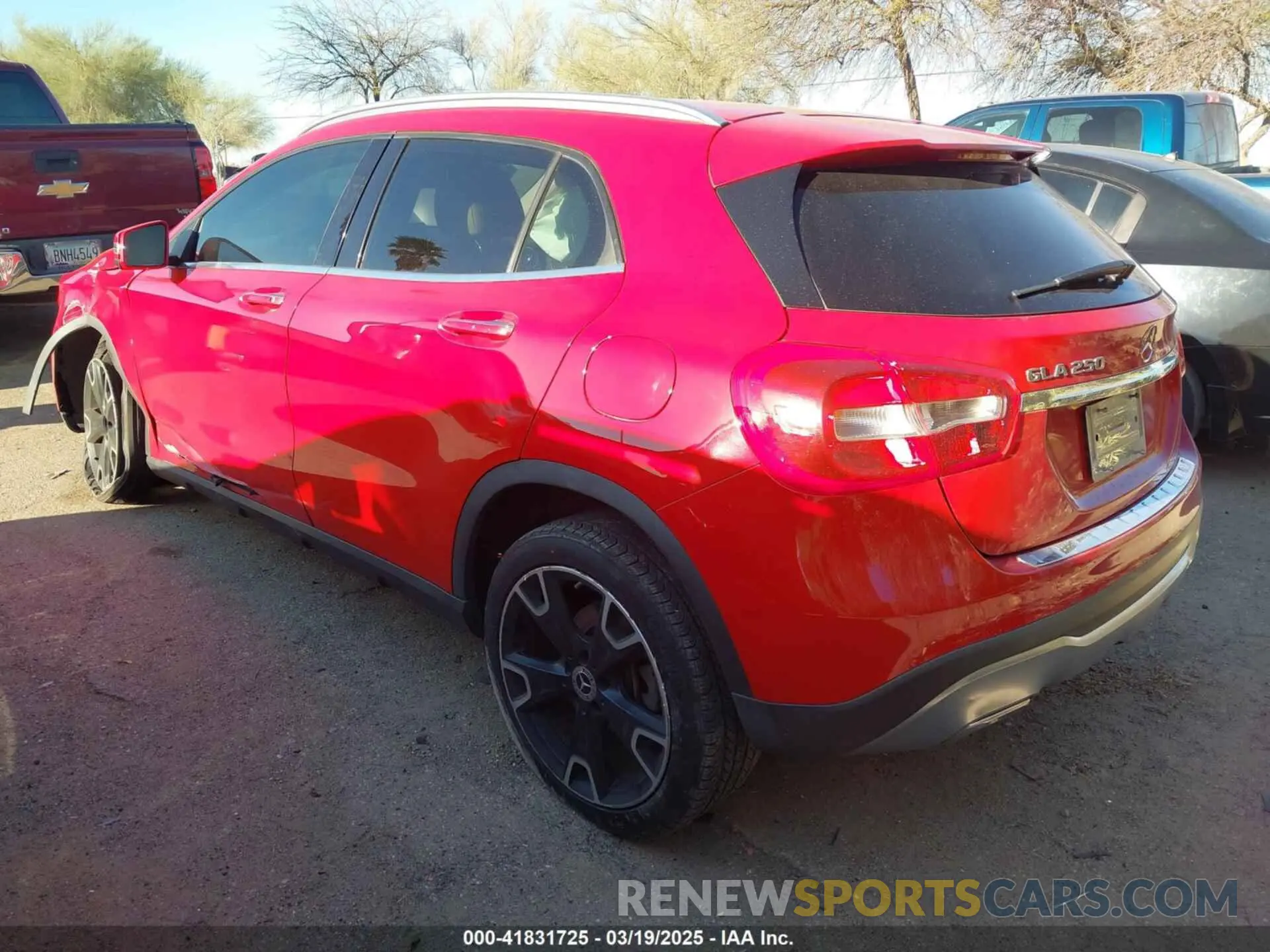 3 fotografías del automóvil dañado WDCTG4EB3KJ548057 MERCEDES-BENZ GLA 250 2019