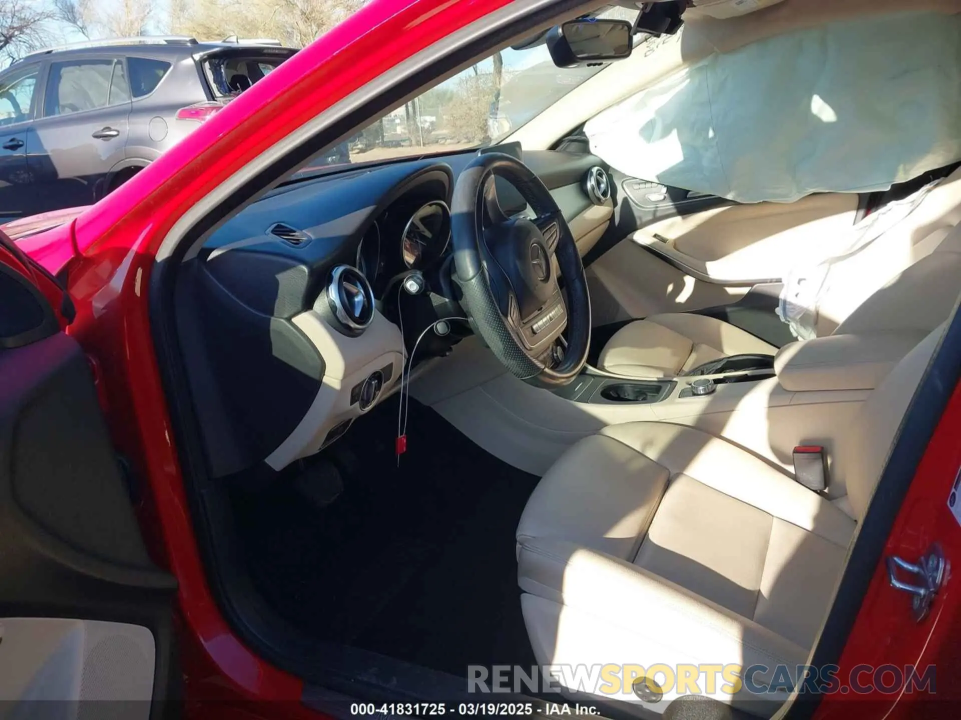 5 fotografías del automóvil dañado WDCTG4EB3KJ548057 MERCEDES-BENZ GLA 250 2019