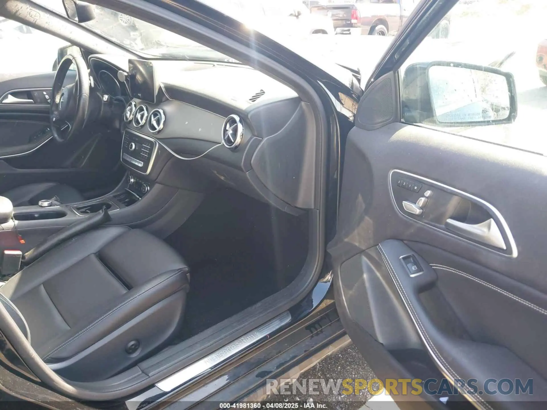 5 fotografías del automóvil dañado WDCTG4EB3KU011252 MERCEDES-BENZ GLA 250 2019