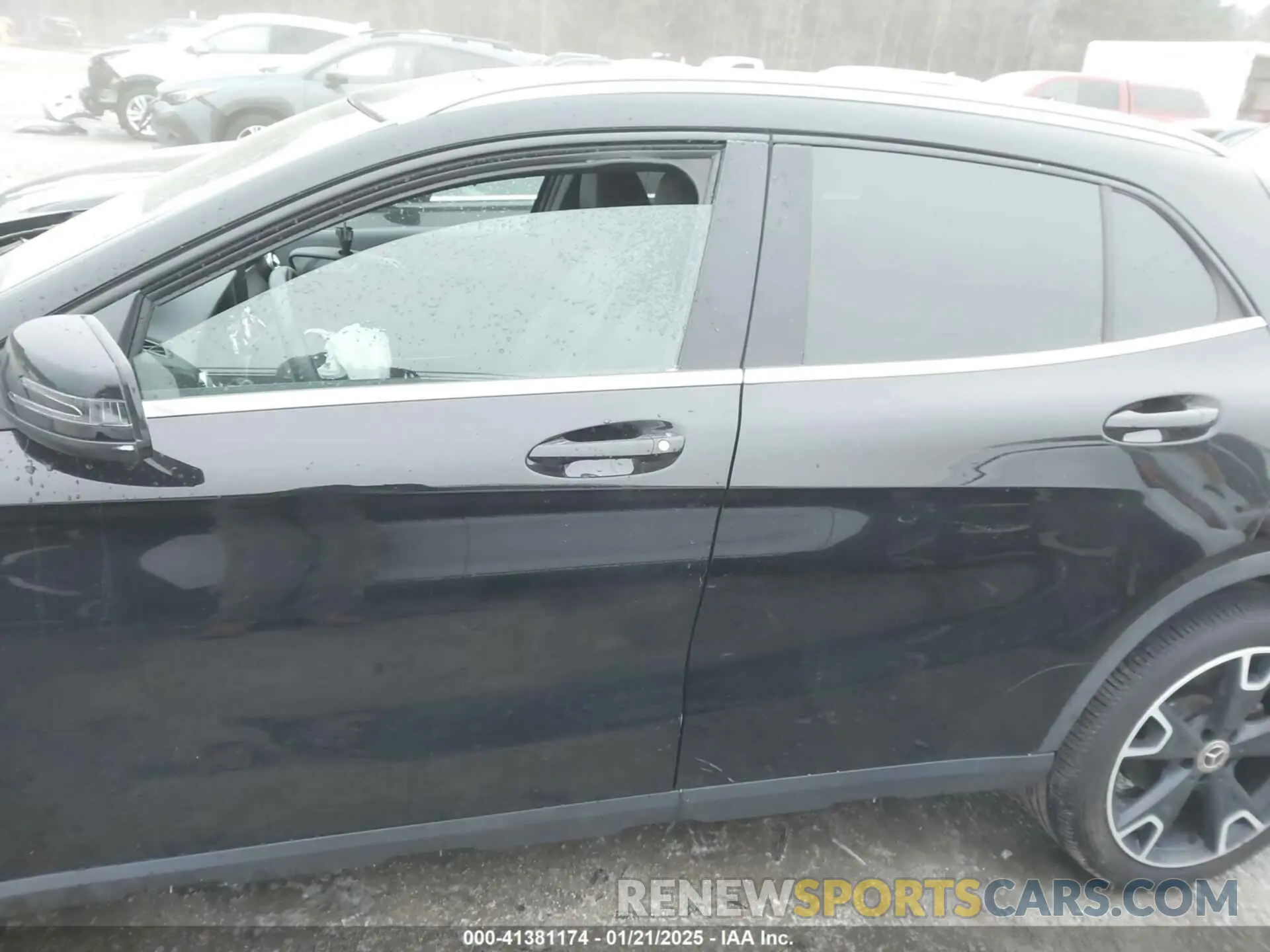 14 fotografías del automóvil dañado WDCTG4EB4KJ612915 MERCEDES-BENZ GLA 250 2019