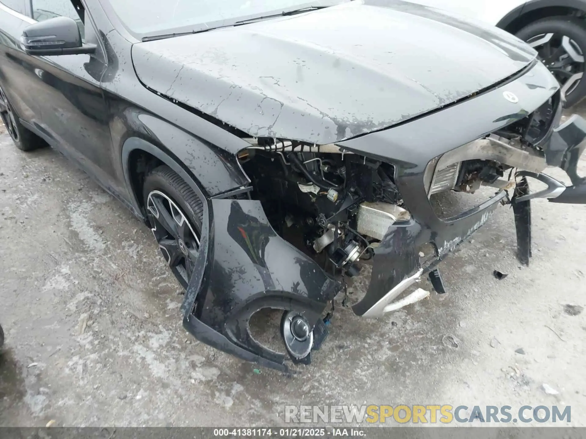 17 fotografías del automóvil dañado WDCTG4EB4KJ612915 MERCEDES-BENZ GLA 250 2019