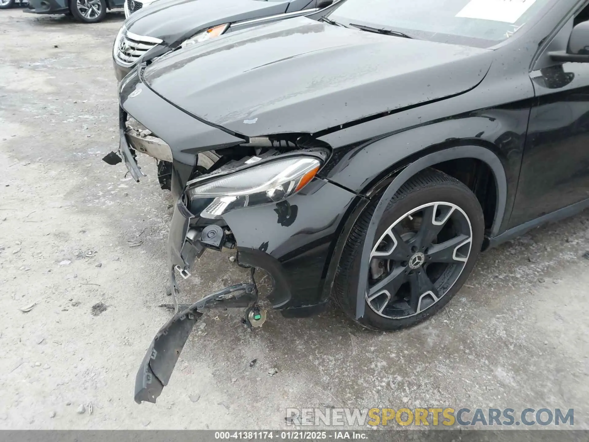 18 fotografías del automóvil dañado WDCTG4EB4KJ612915 MERCEDES-BENZ GLA 250 2019